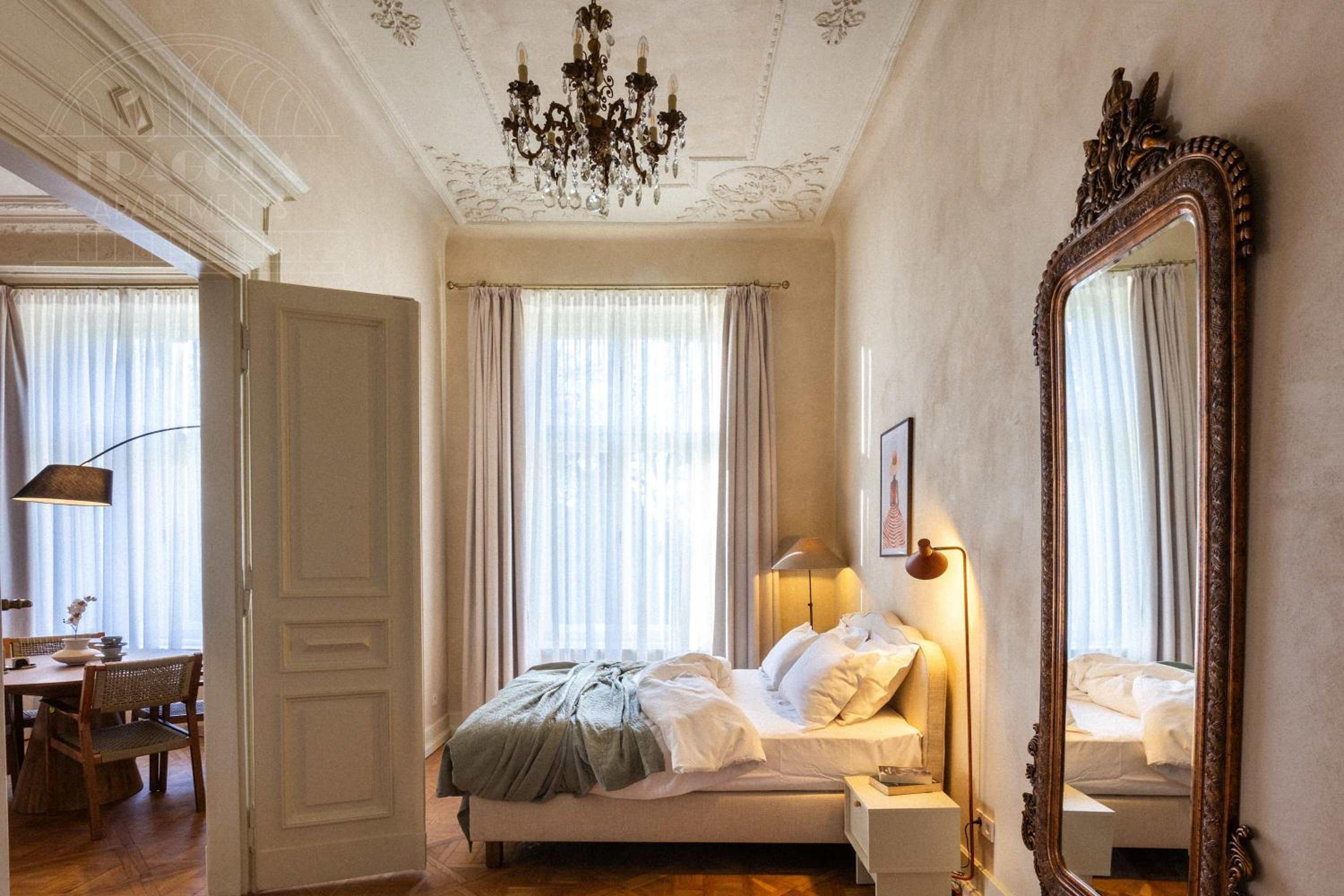 Fragola Apartments Le Jardin - classy, spacious Old Town apartments
