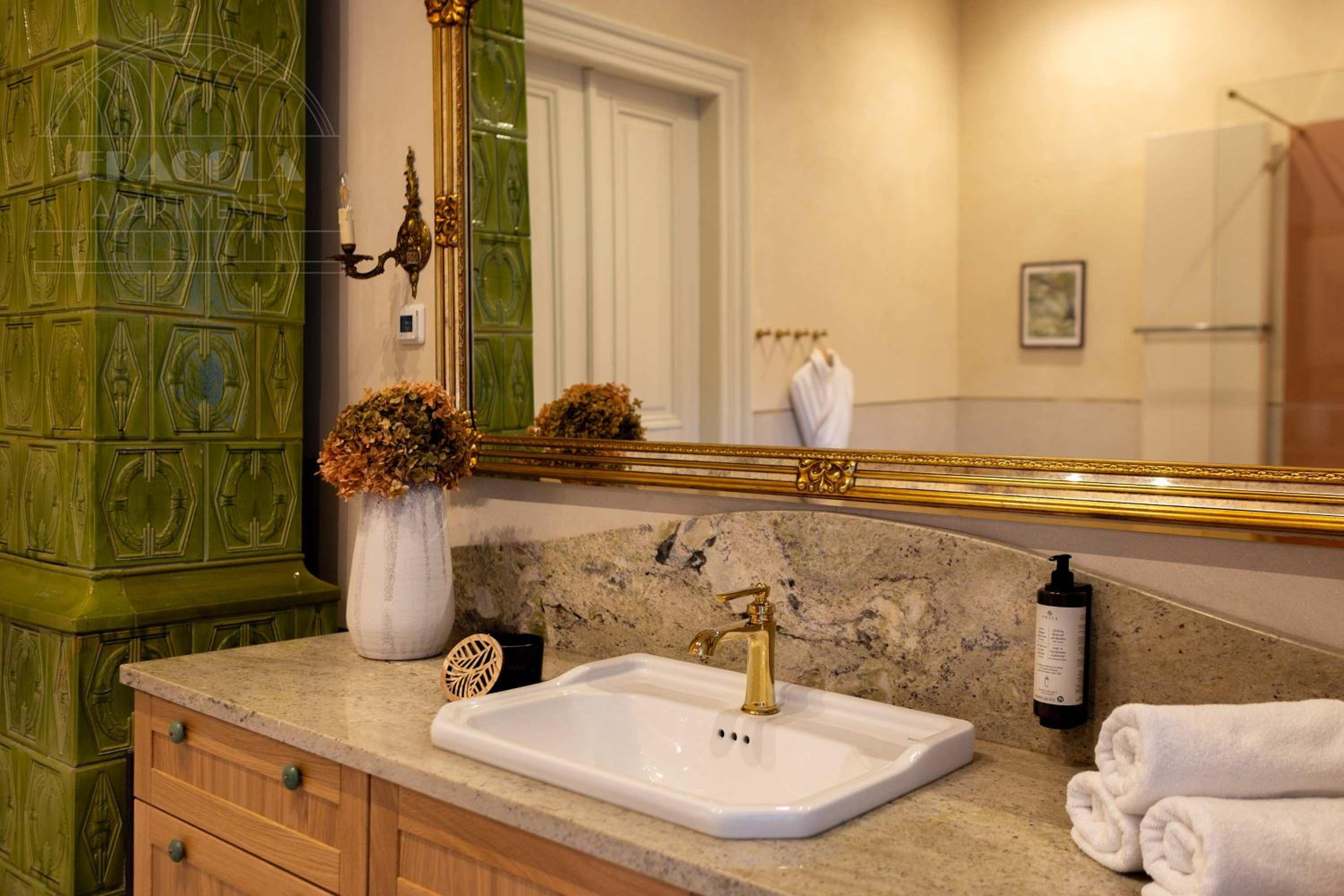 Fragola Apartments Le Jardin - classy, spacious Old Town apartments