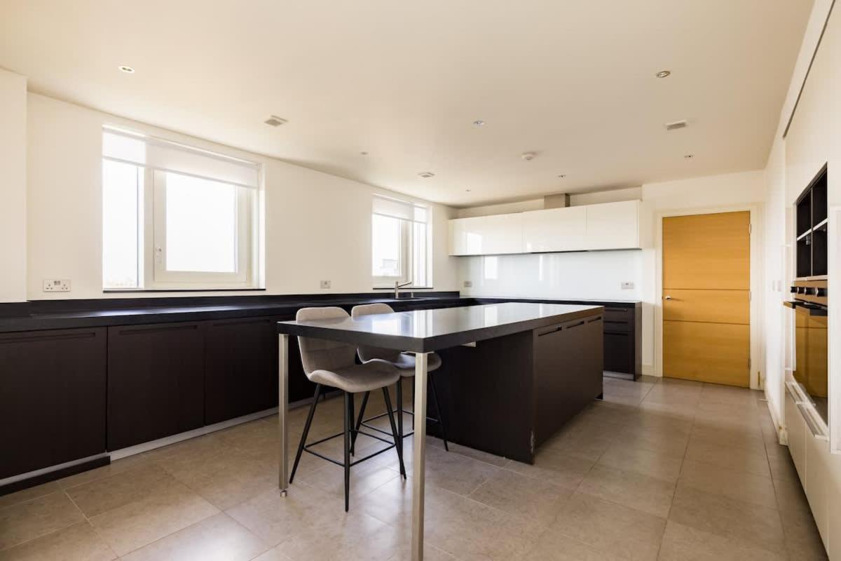 The Thames View - Stunning 3BDR Apartment with Terrace