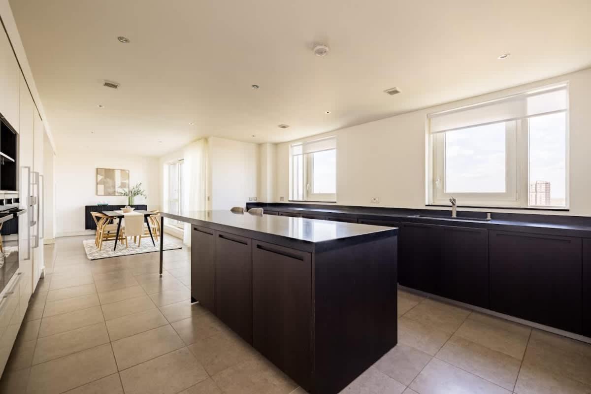 The Thames View - Stunning 3BDR Apartment with Terrace