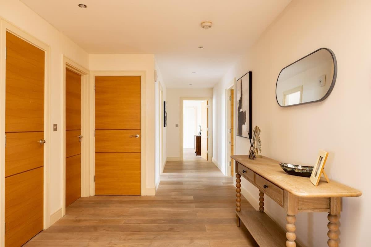 The Thames View - Stunning 3BDR Apartment with Terrace
