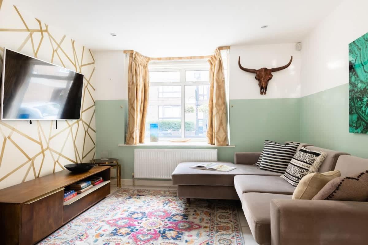 The Southwick Sanctuary - Large 6BDR with Terrace