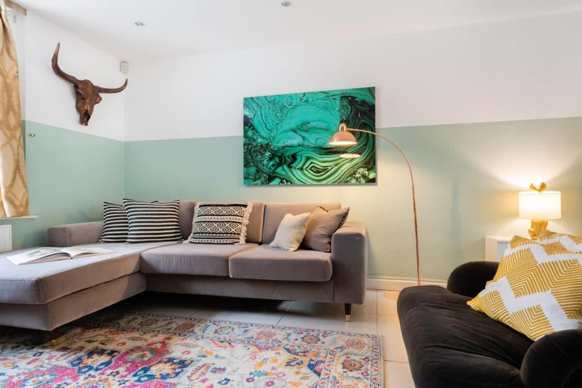 The Southwick Sanctuary - Large 6BDR with Terrace