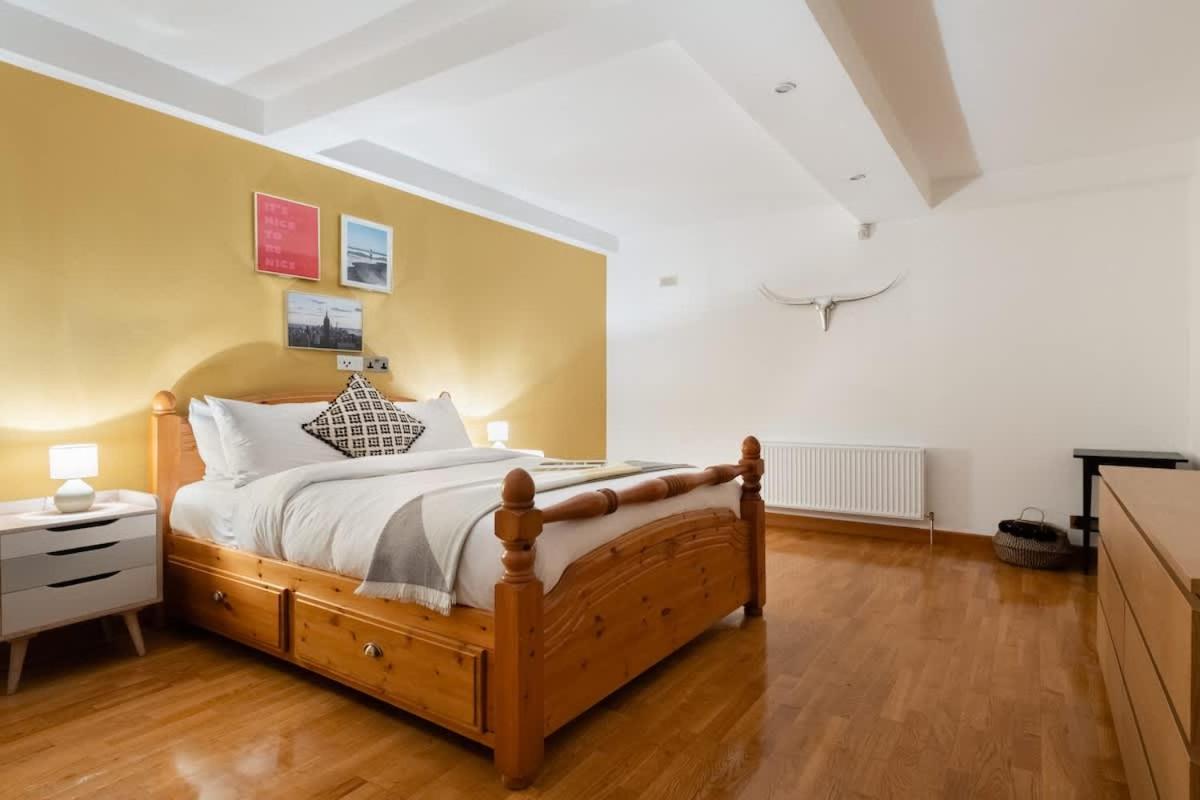 The Southwick Sanctuary - Large 6BDR with Terrace