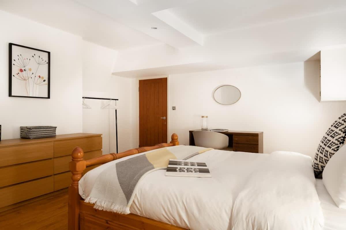 The Southwick Sanctuary - Large 6BDR with Terrace