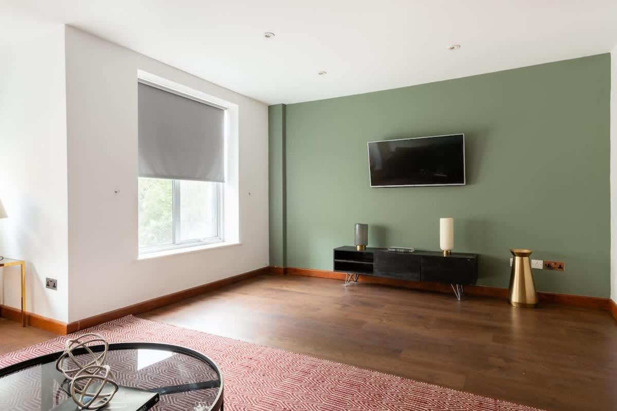 The Southwick Sanctuary - Large 6BDR with Terrace