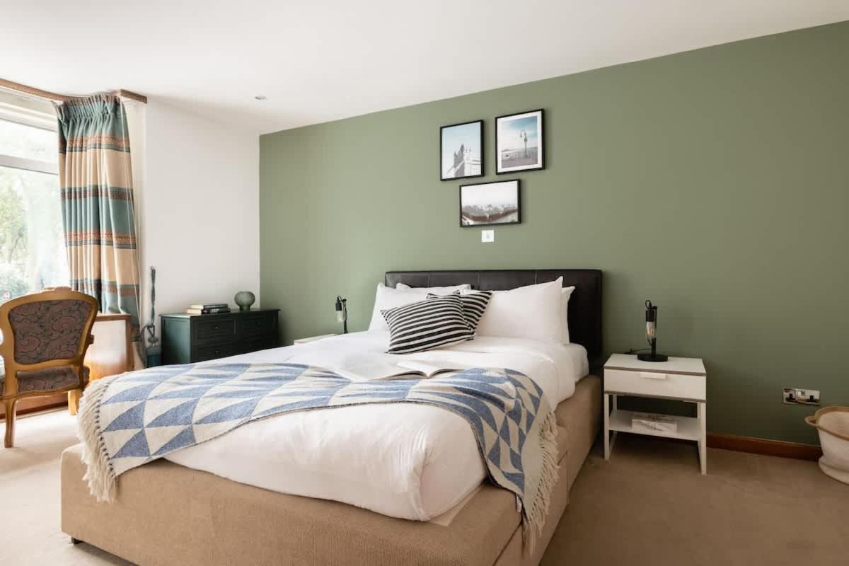 The Southwick Sanctuary - Large 6BDR with Terrace