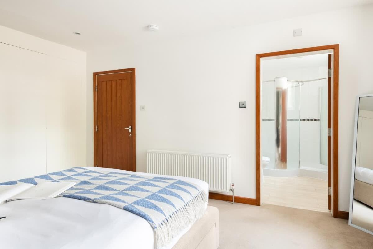The Southwick Sanctuary - Large 6BDR with Terrace