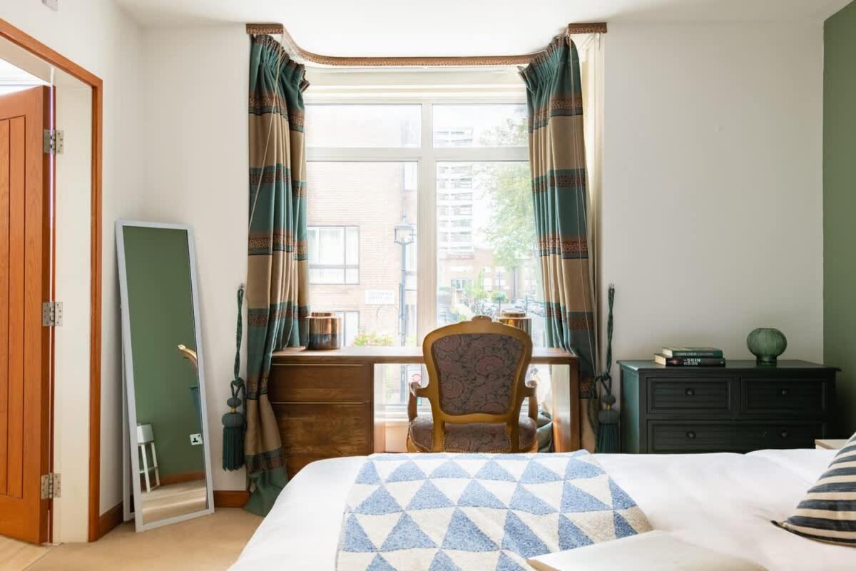 The Southwick Sanctuary - Large 6BDR with Terrace