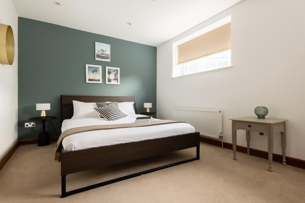 The Southwick Sanctuary - Large 6BDR with Terrace