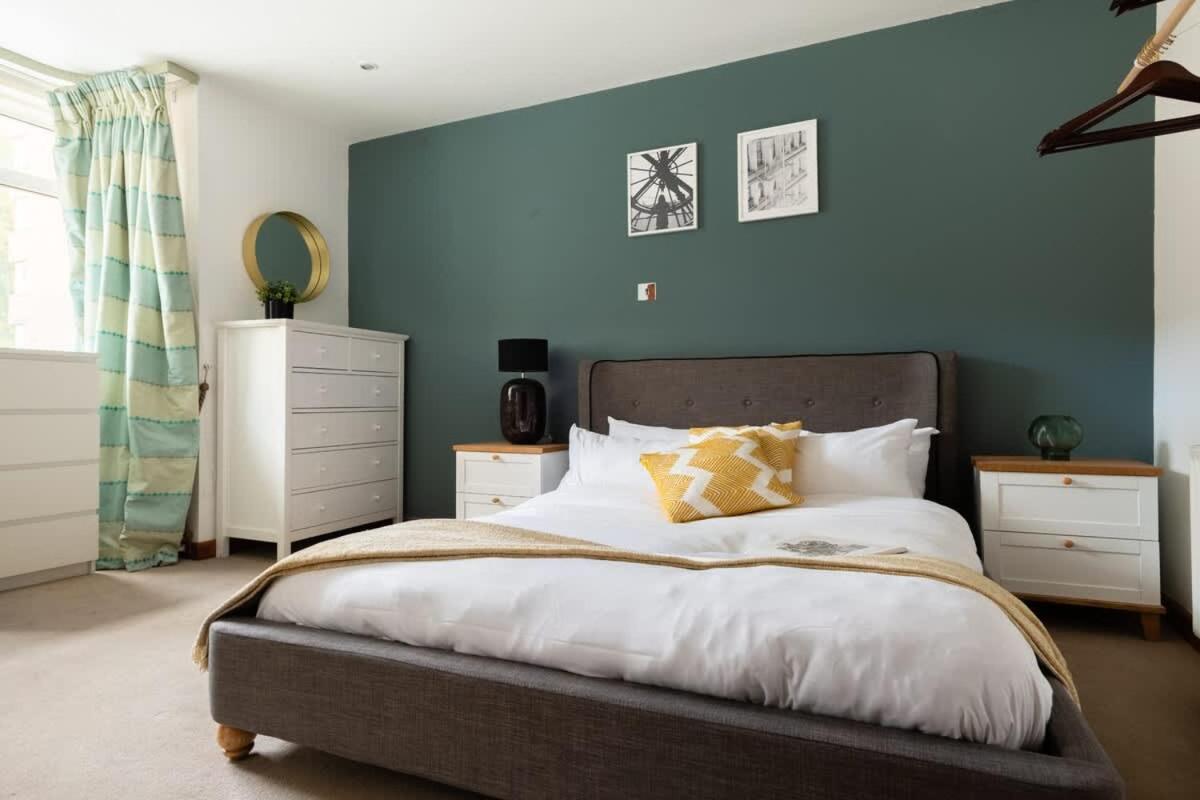 The Southwick Sanctuary - Large 6BDR with Terrace