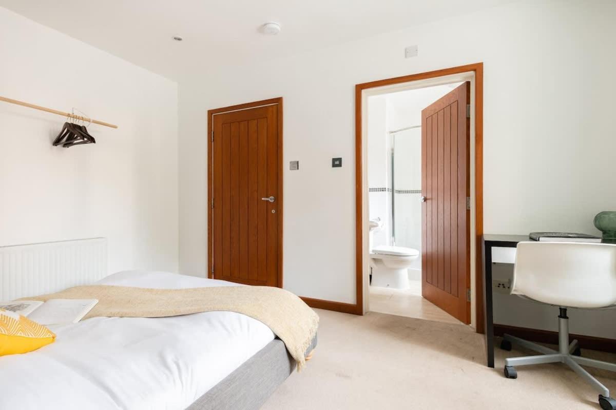 The Southwick Sanctuary - Large 6BDR with Terrace