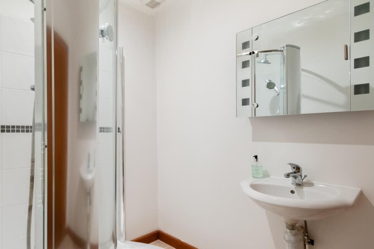 The Southwick Sanctuary - Large 6BDR with Terrace
