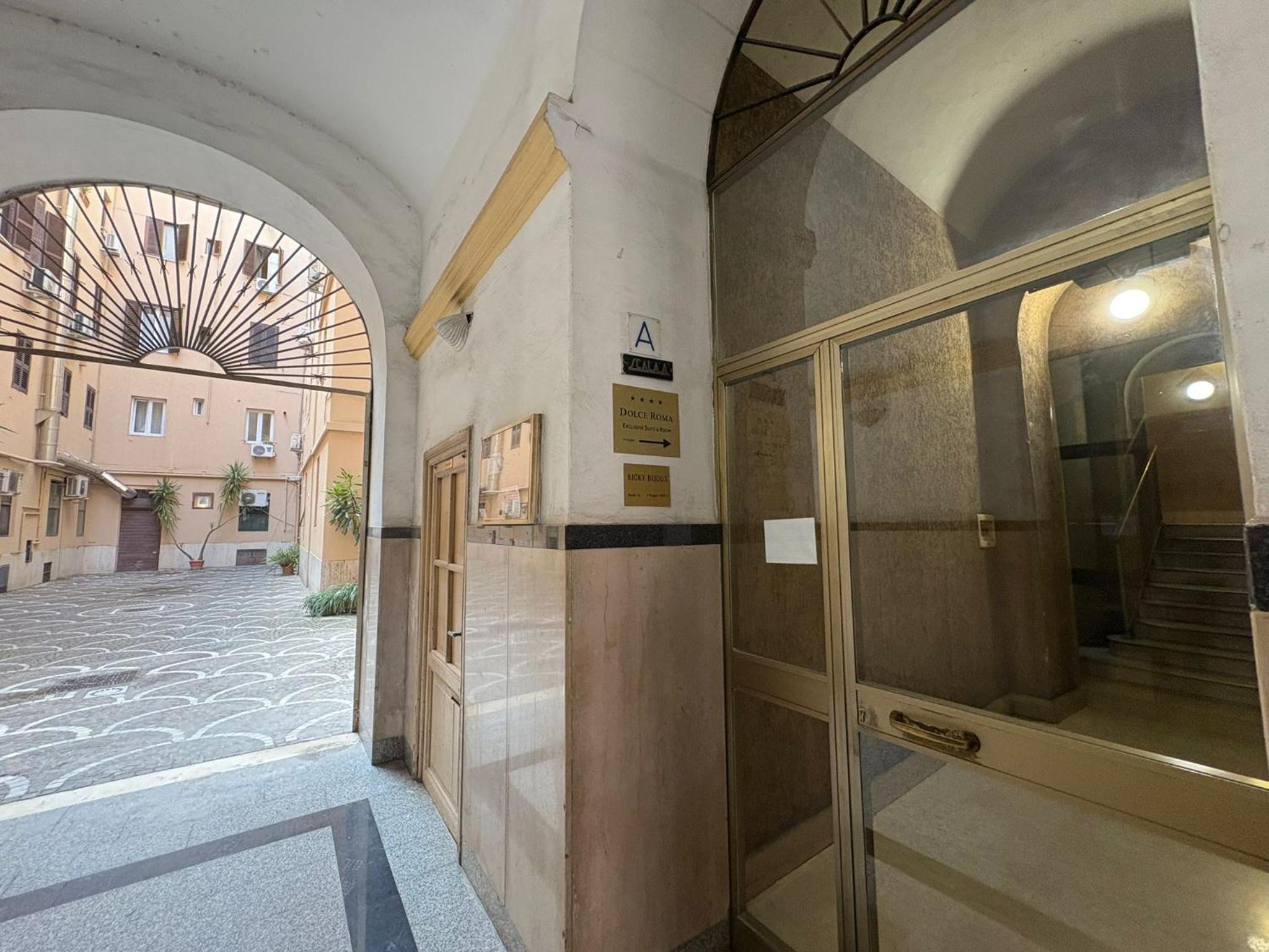 Anna Bijoux - Vatican City & Metro Ottaviano