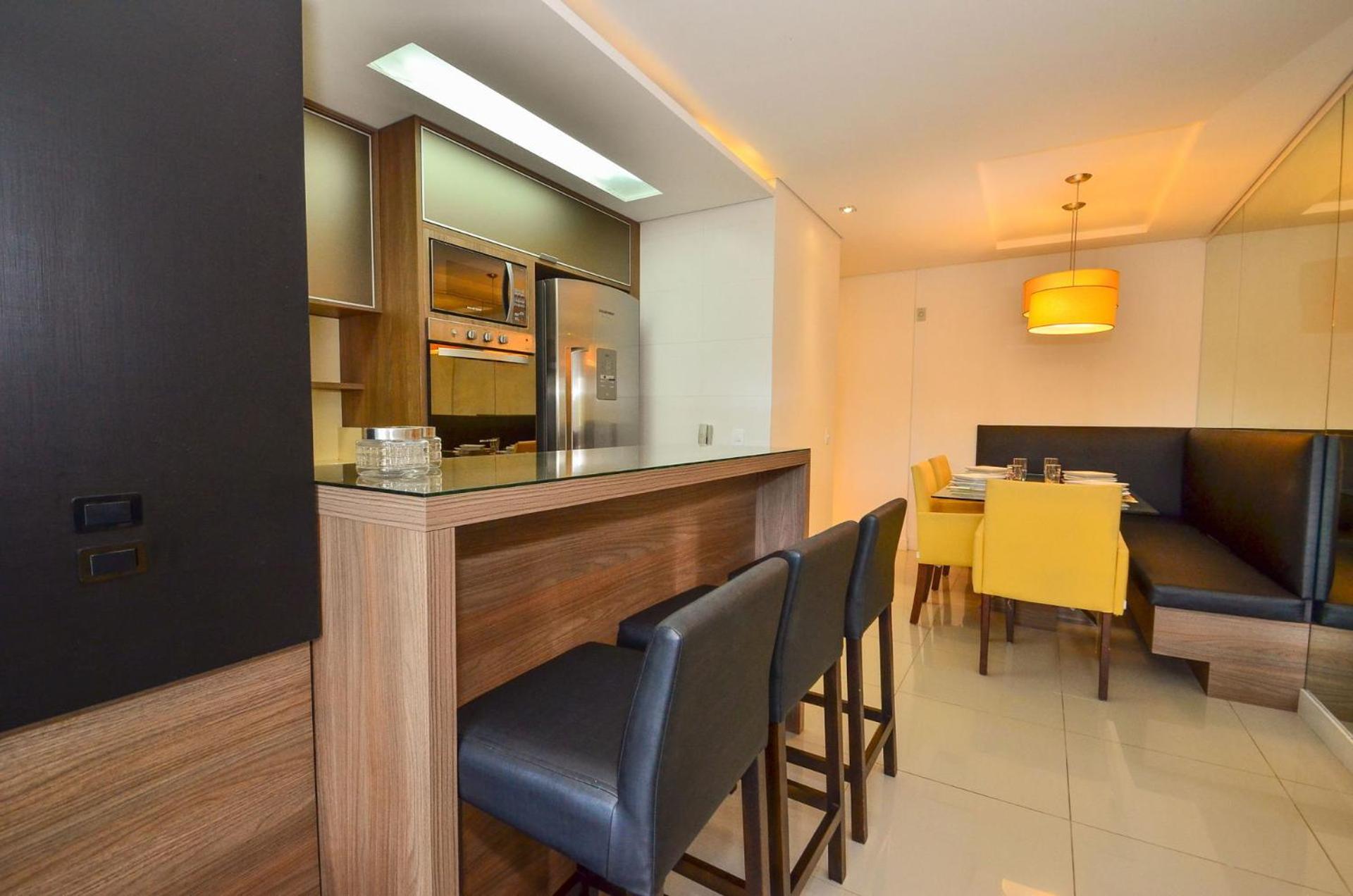 Jurerê para 6 hóspedes a 2 quadras da praia N1705