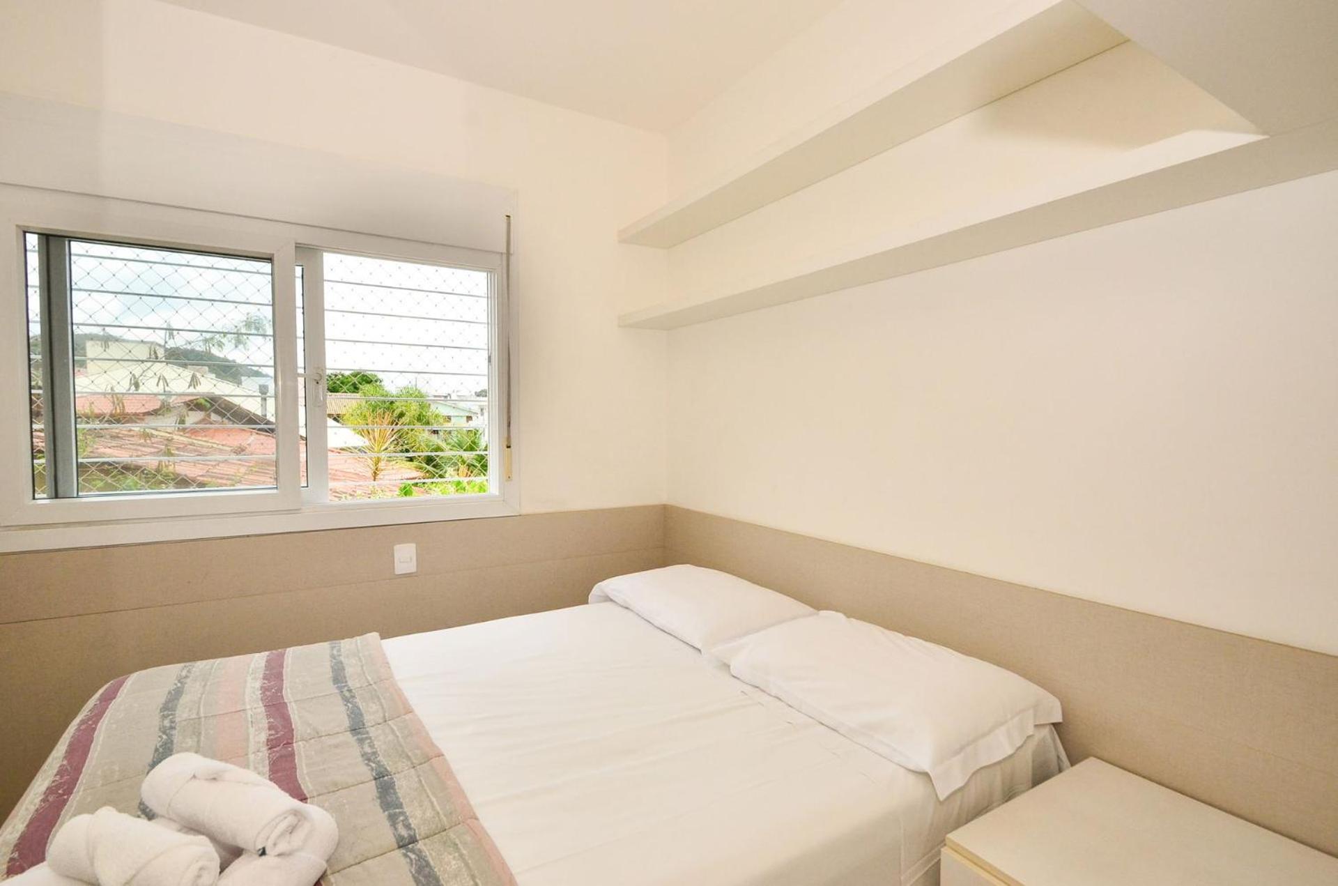 Jurerê para 6 hóspedes a 2 quadras da praia N1705