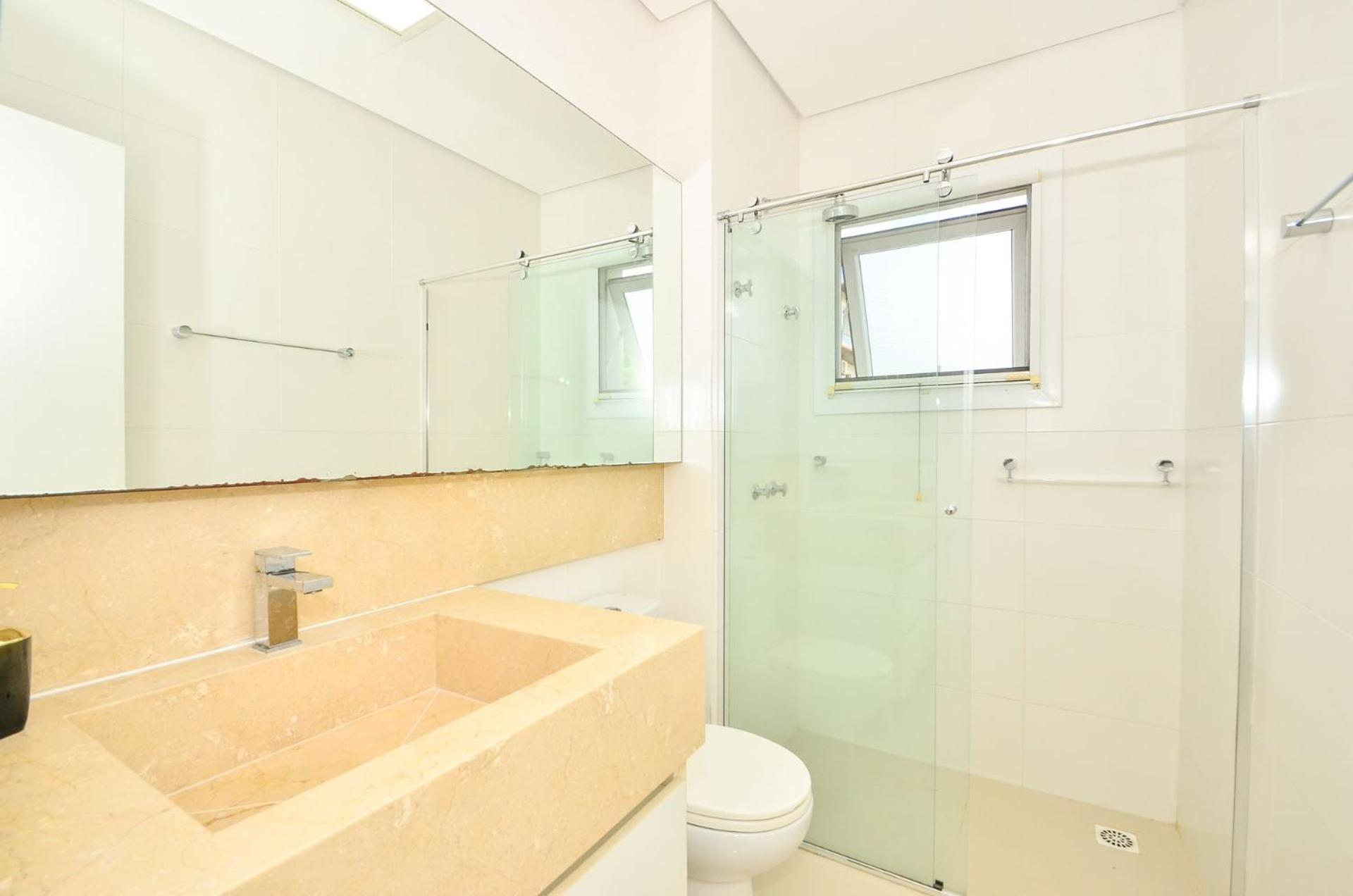 Jurerê para 6 hóspedes a 2 quadras da praia N1705