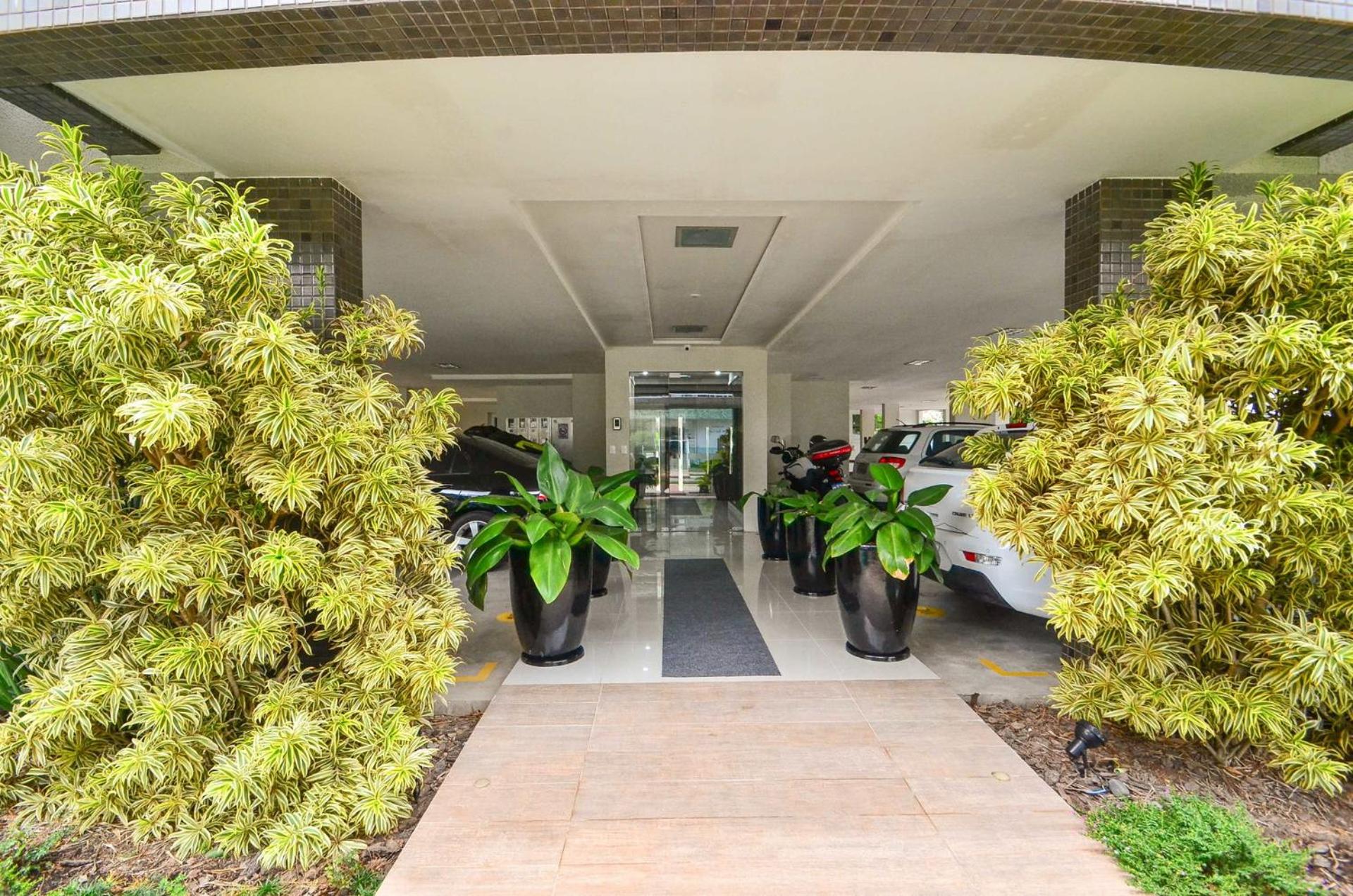 Jurerê para 6 hóspedes a 2 quadras da praia N1705
