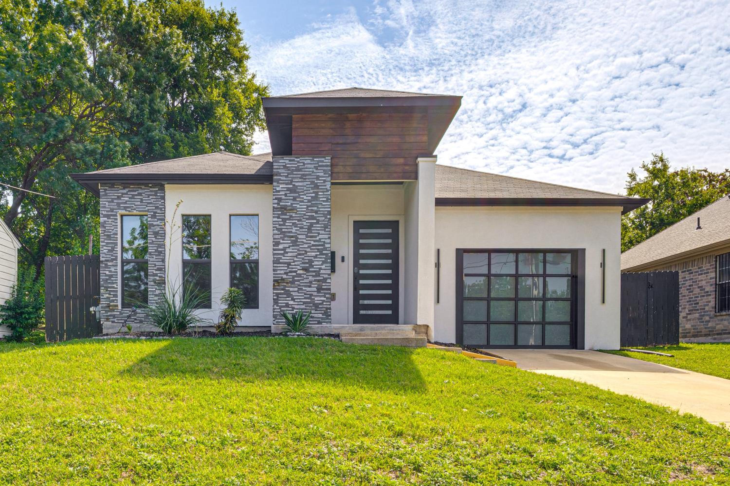 3 Mi to Dtwn Dallas Getaway with Game Area!