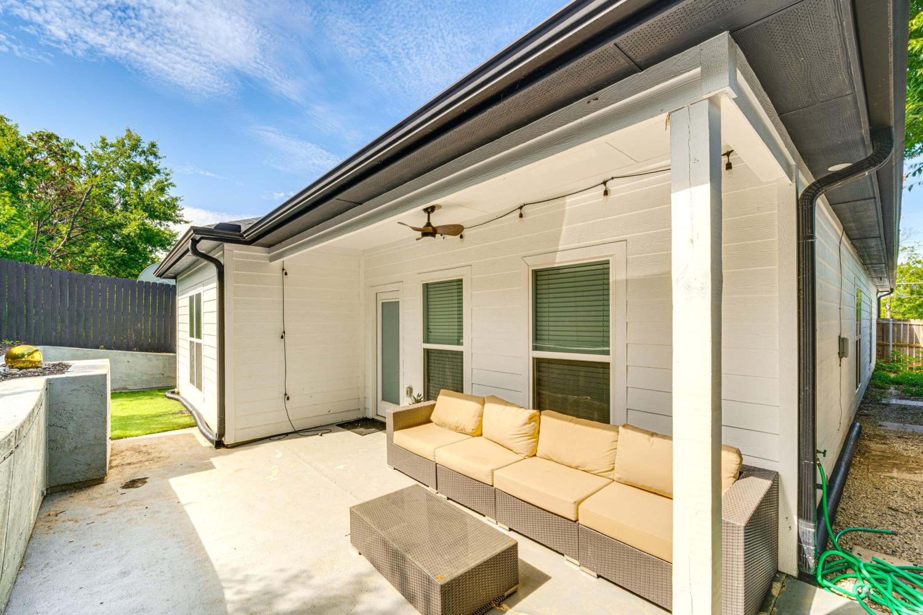 3 Mi to Dtwn Dallas Getaway with Game Area!