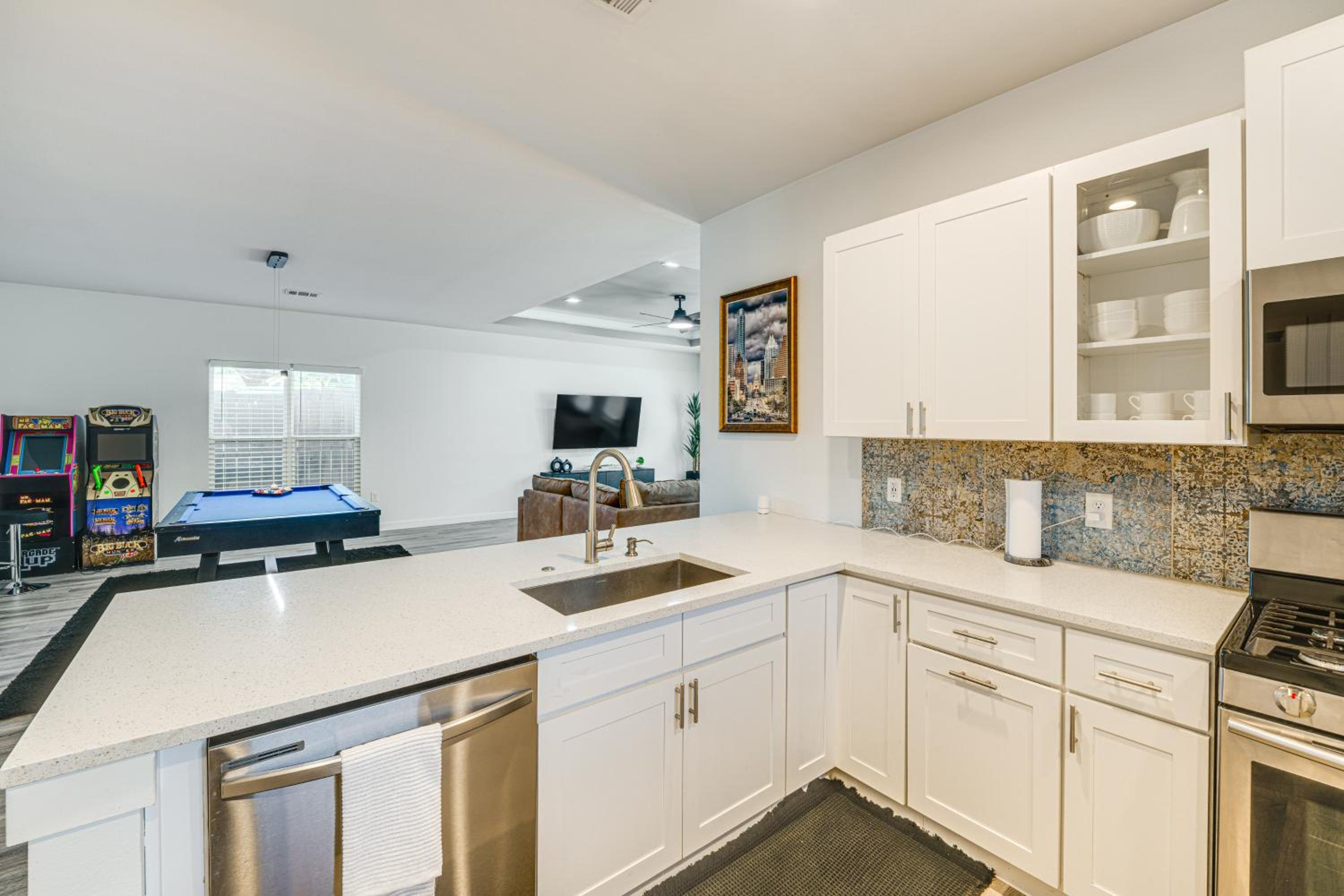 3 Mi to Dtwn Dallas Getaway with Game Area!