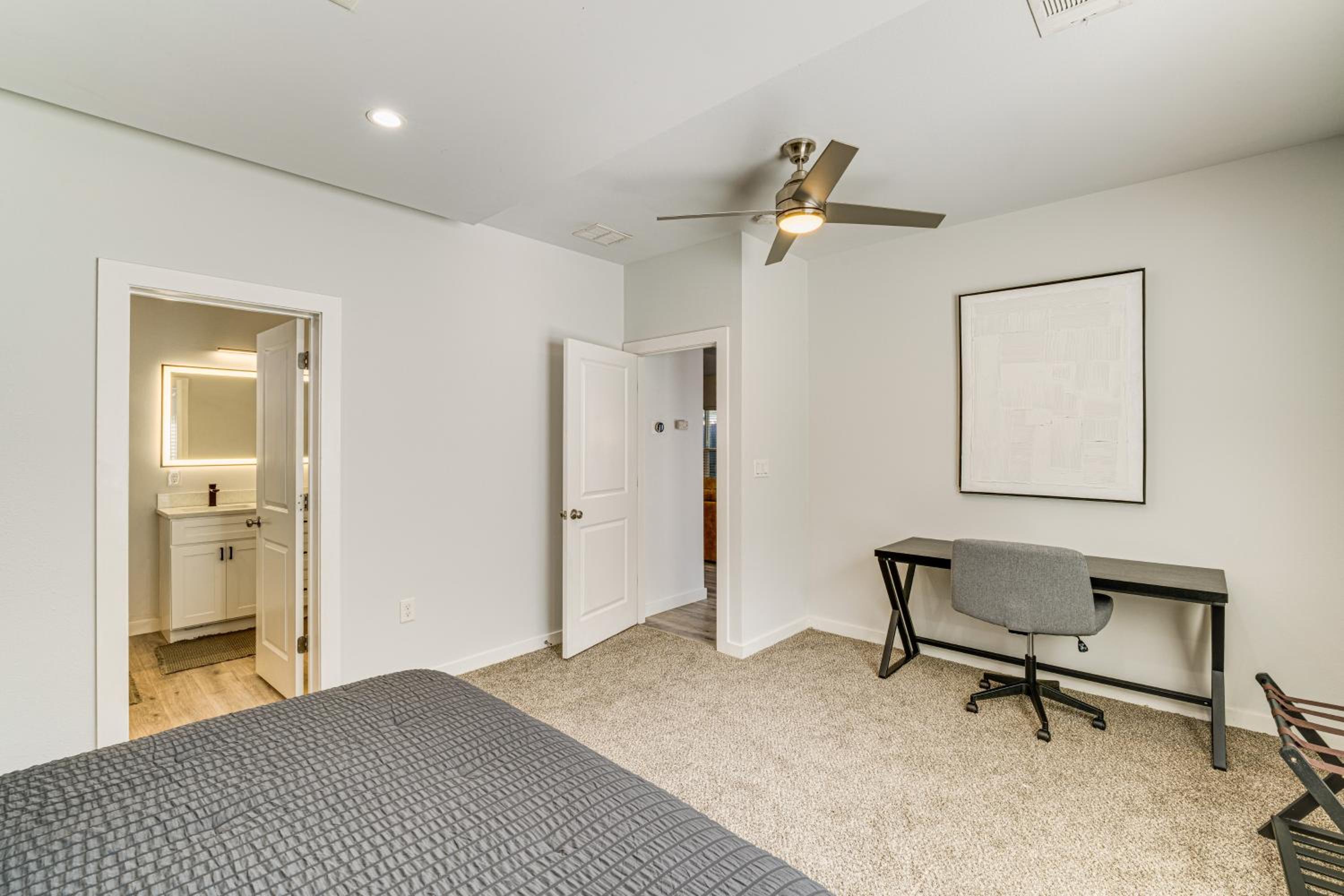 3 Mi to Dtwn Dallas Getaway with Game Area!