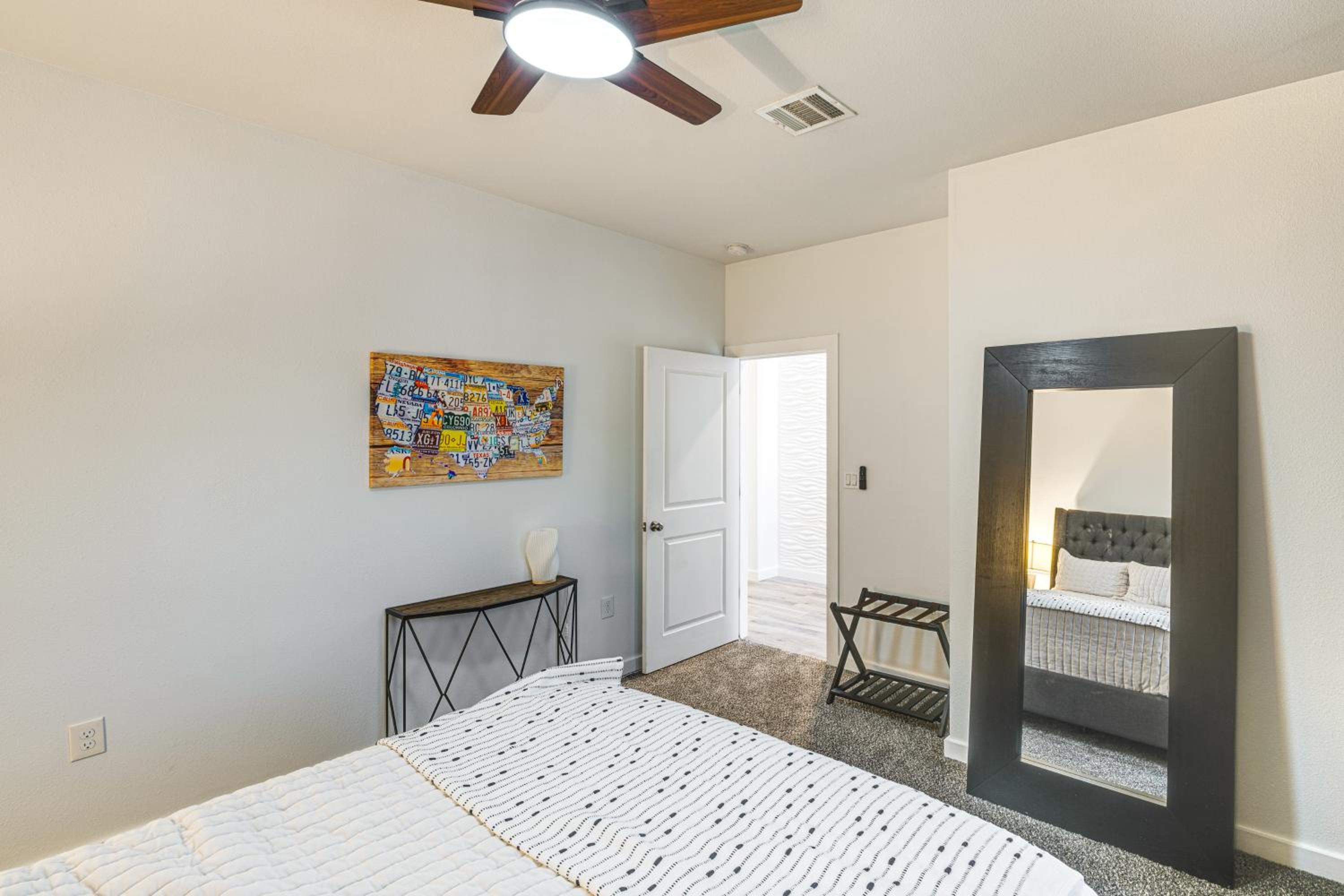 3 Mi to Dtwn Dallas Getaway with Game Area!