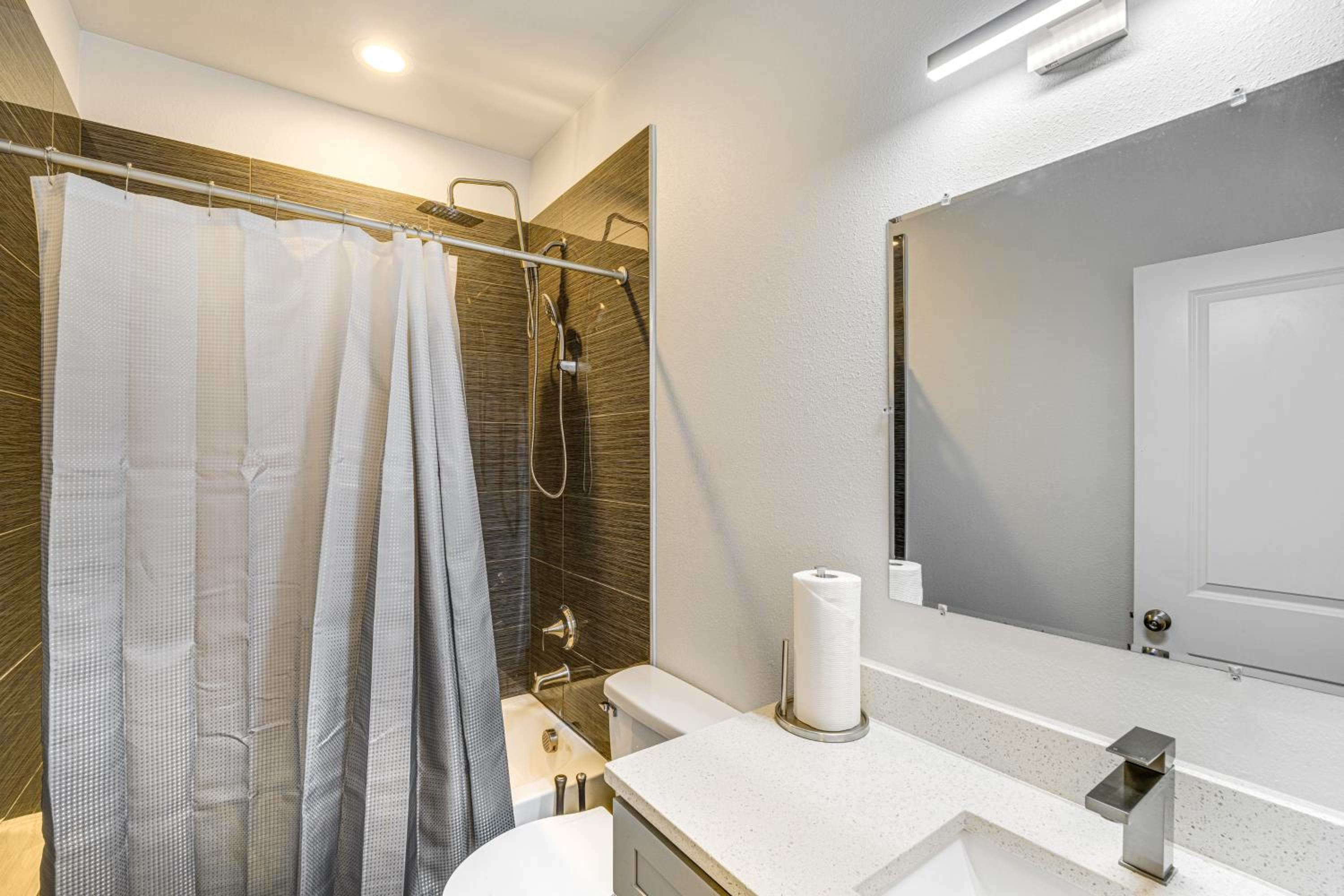 3 Mi to Dtwn Dallas Getaway with Game Area!