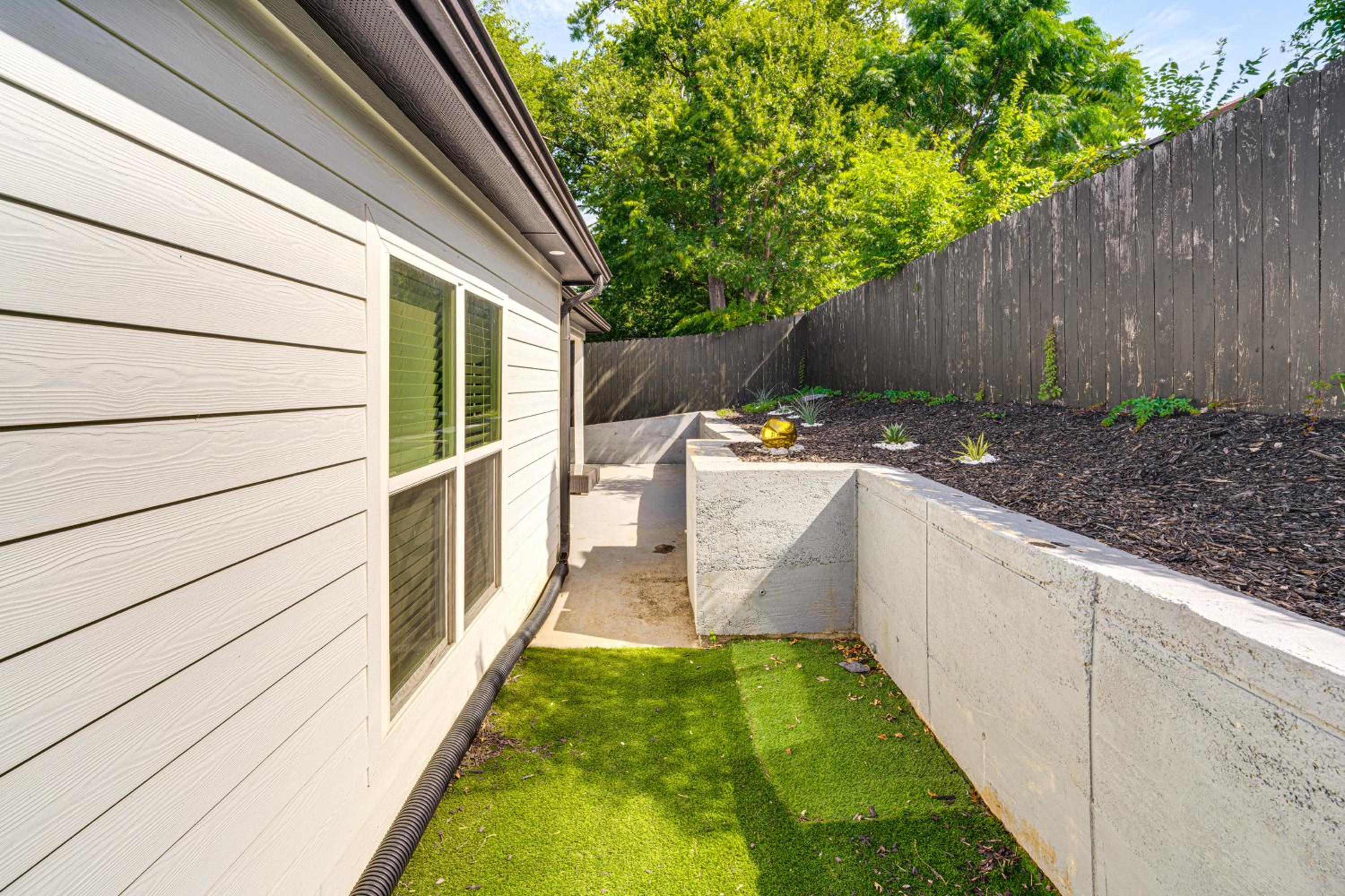 3 Mi to Dtwn Dallas Getaway with Game Area!