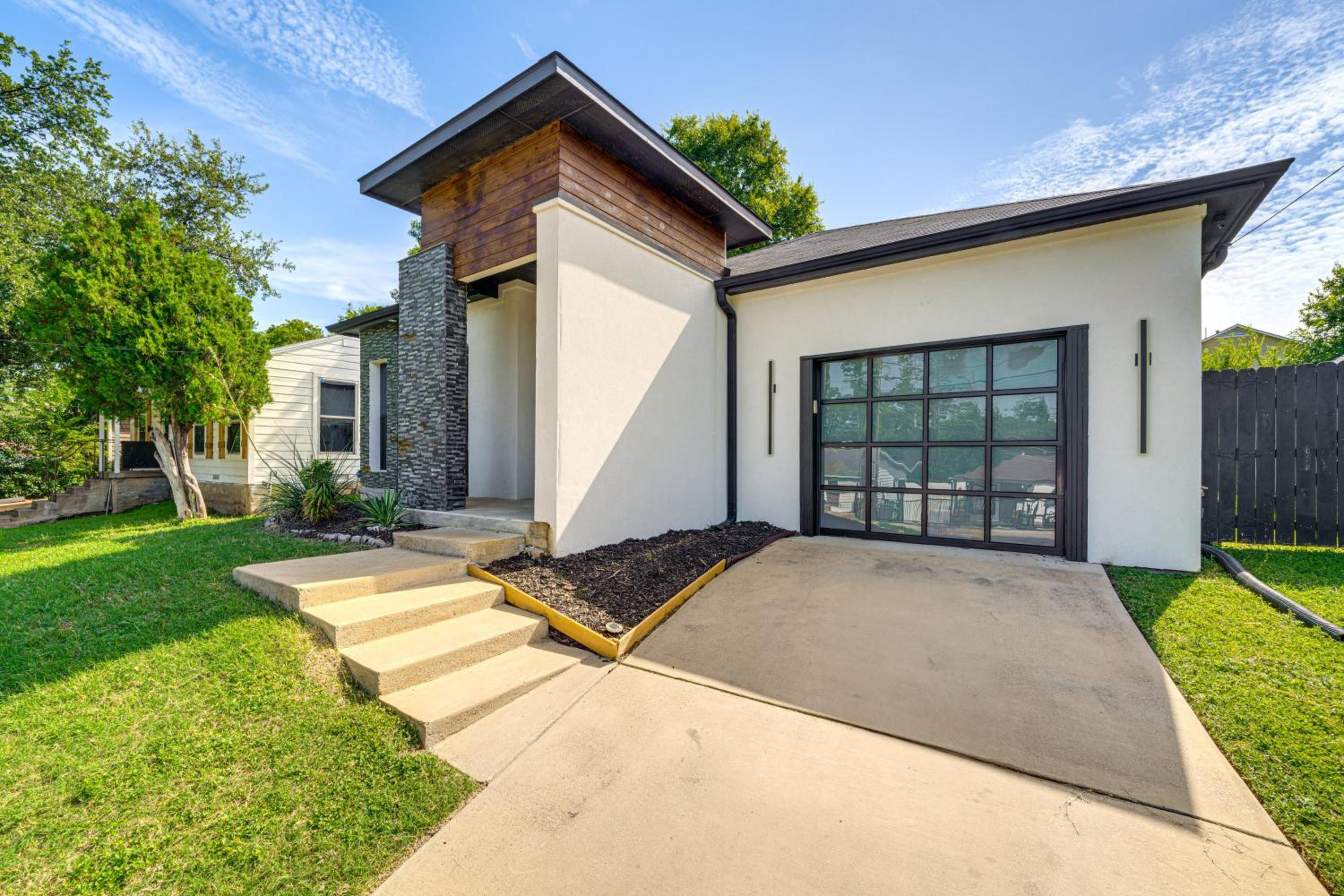 3 Mi to Dtwn Dallas Getaway with Game Area!