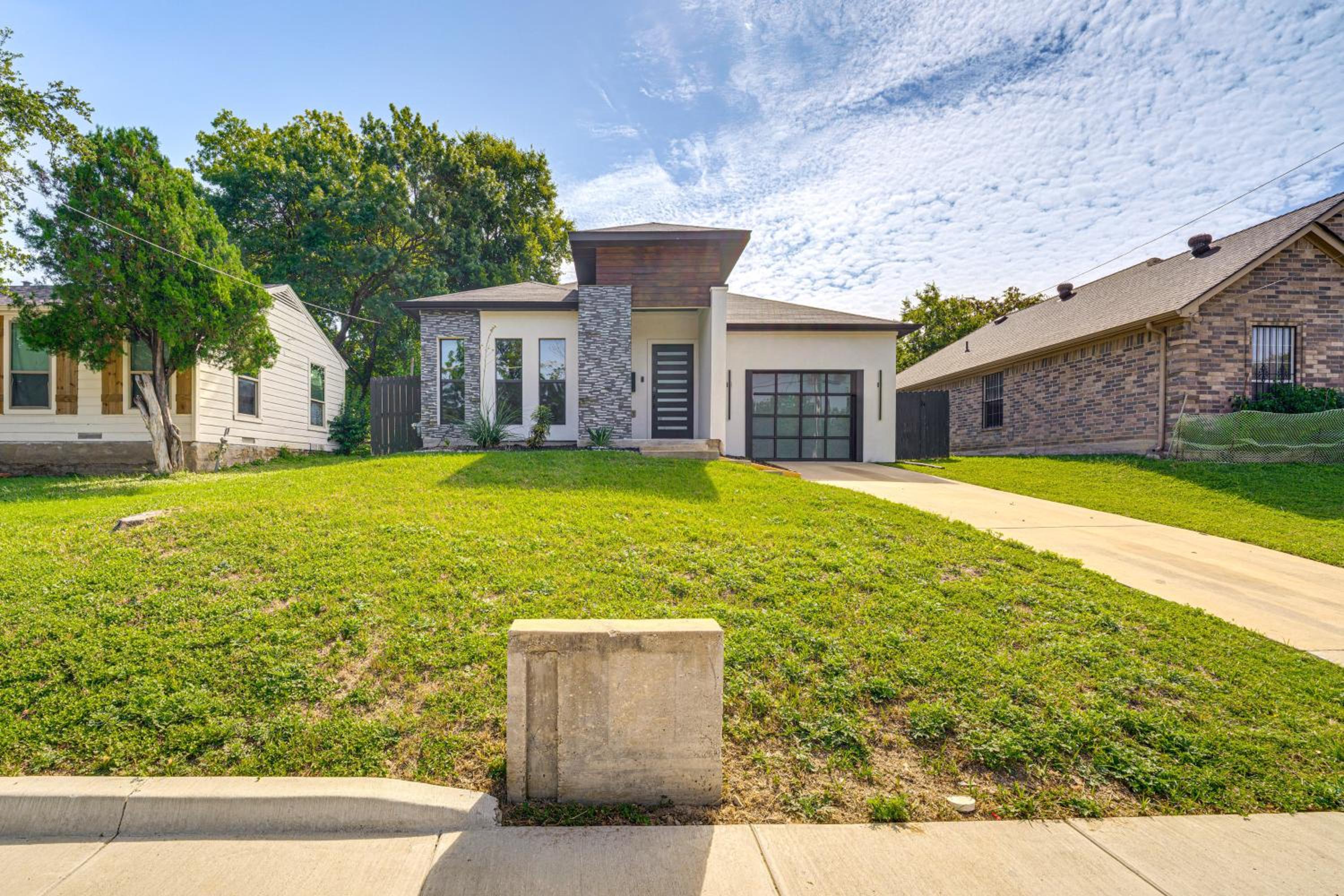 3 Mi to Dtwn Dallas Getaway with Game Area!