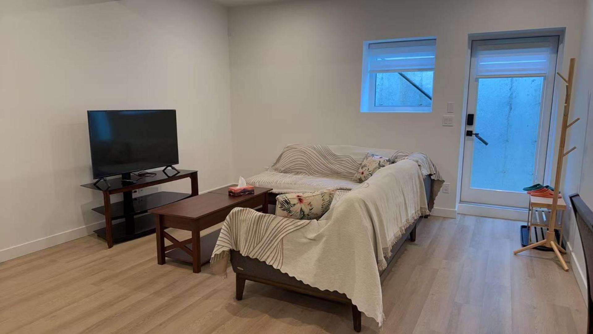 Basement suite -Langley Willoughby