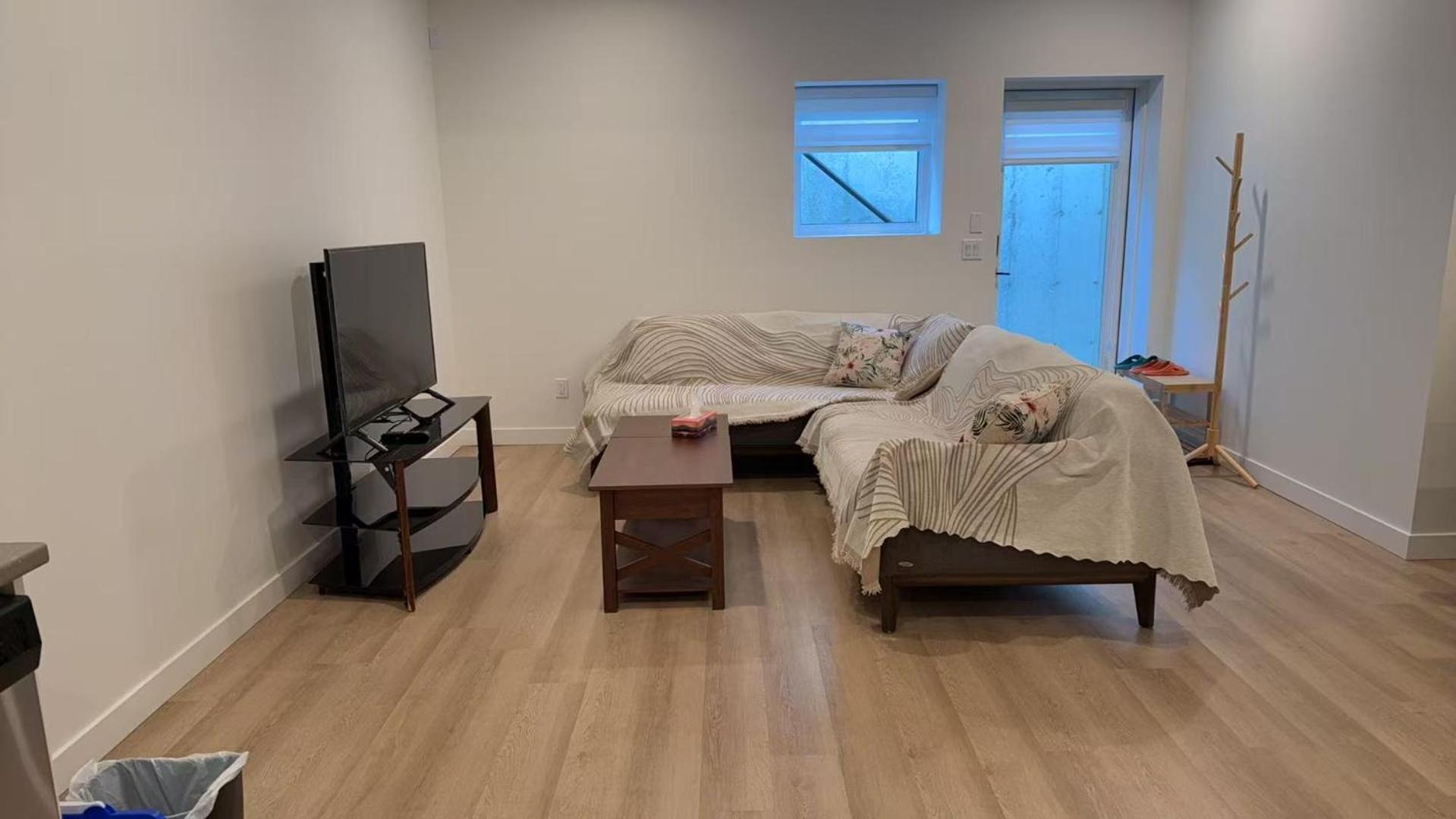 Basement suite -Langley Willoughby