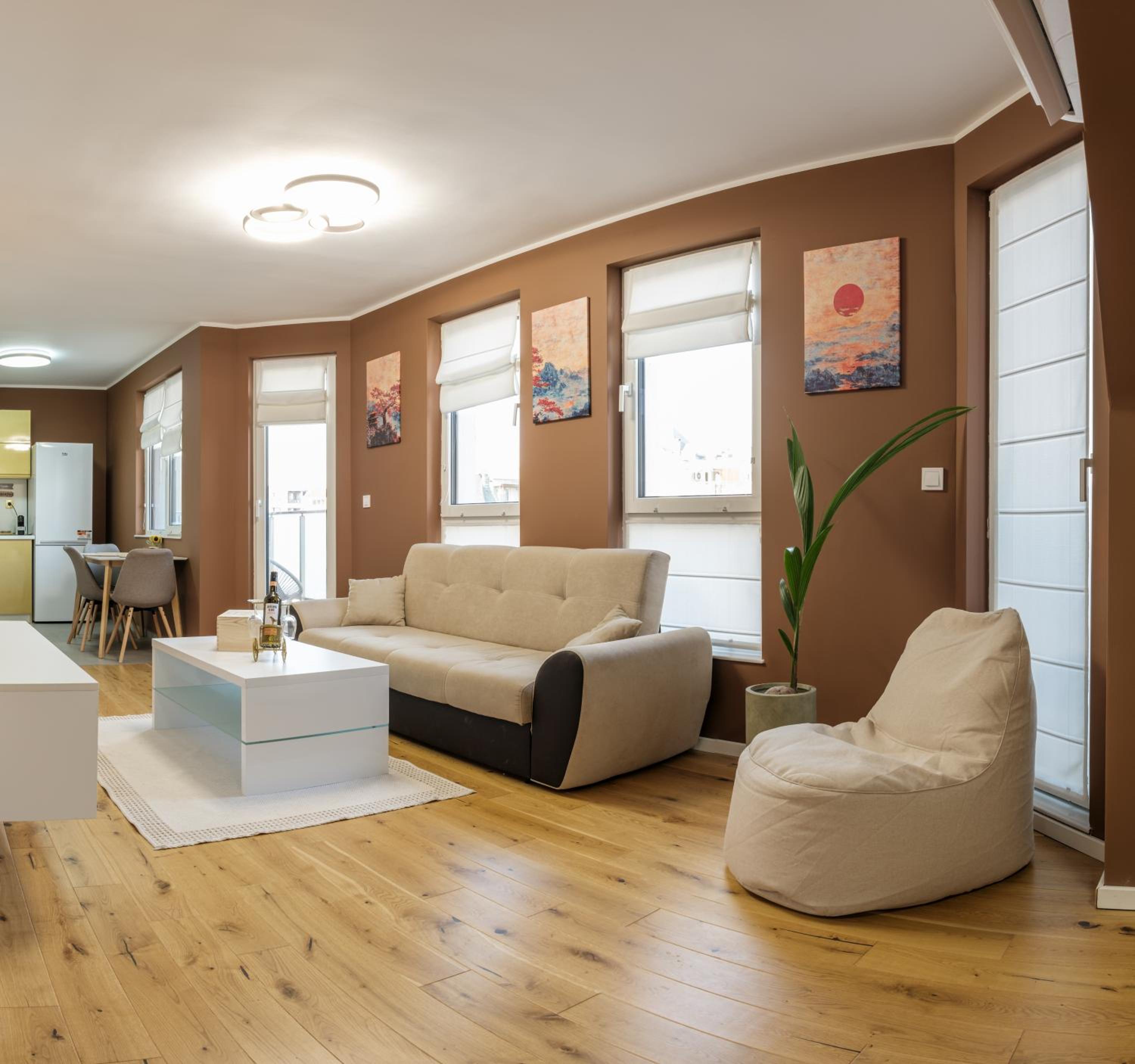 Romantic Loft with Jacuzzi Bath near Center