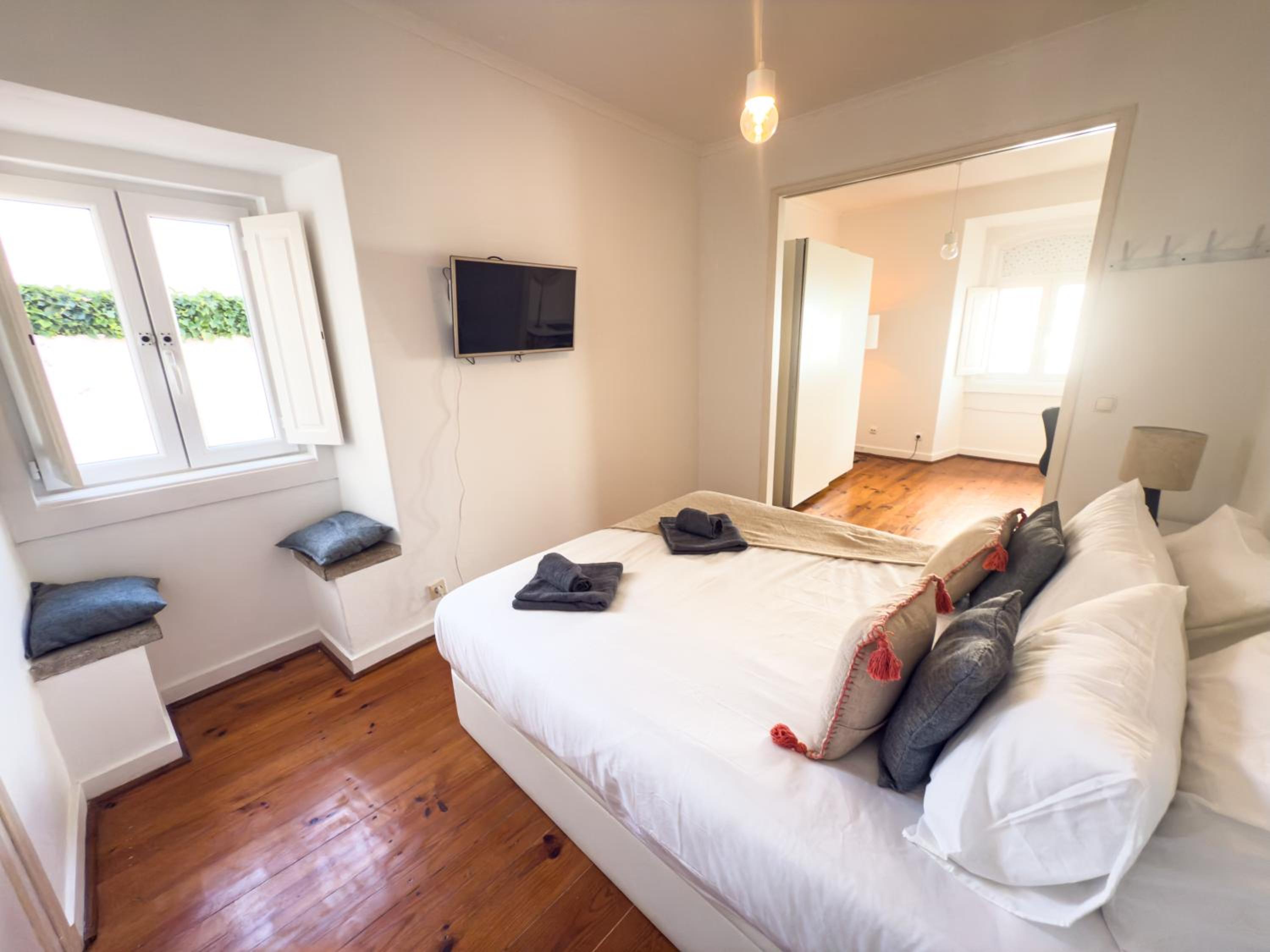 Superb 3 BR Apartment - Beachfront - Old Town Cascais
