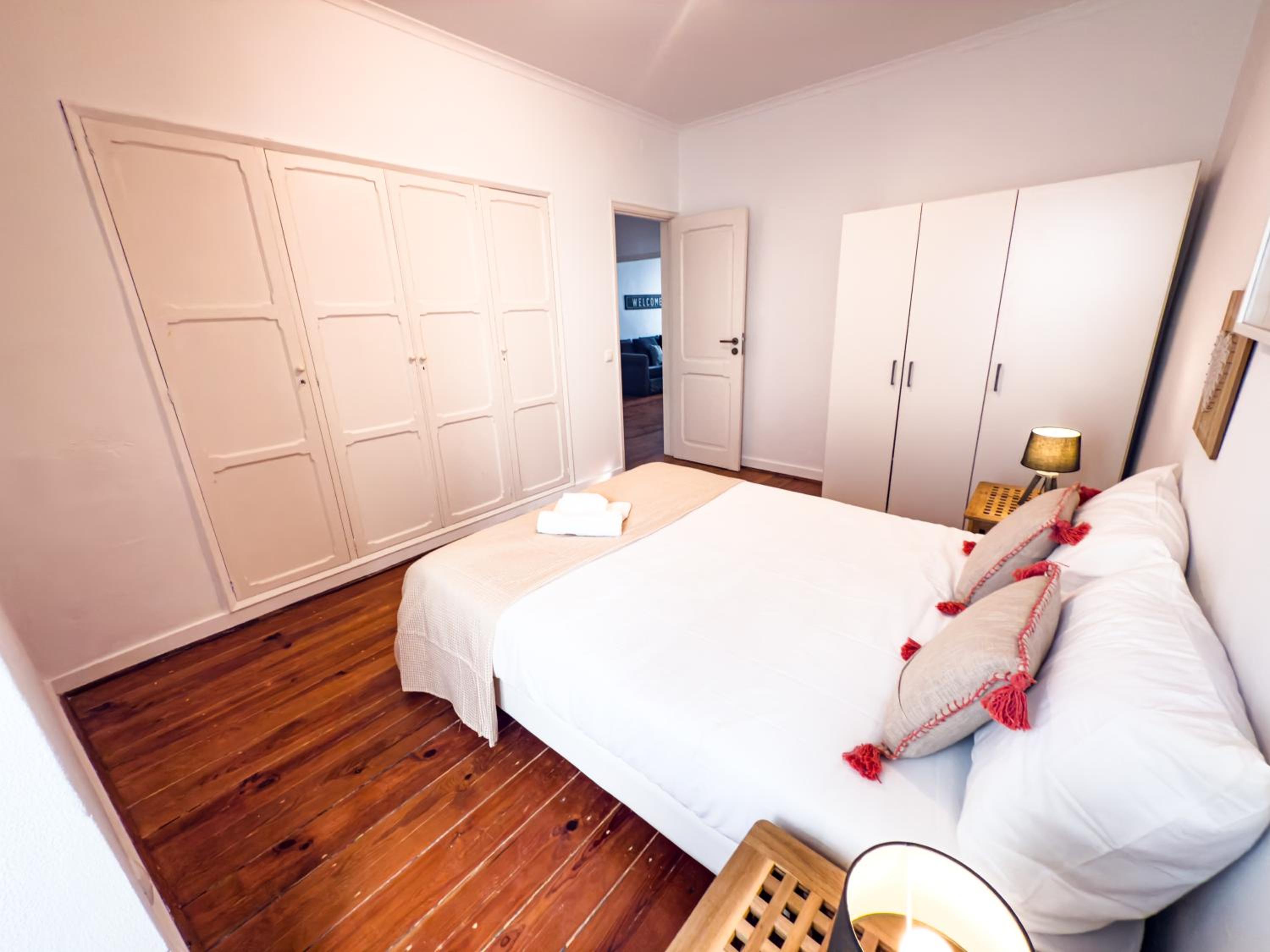 Superb 3 BR Apartment - Beachfront - Old Town Cascais