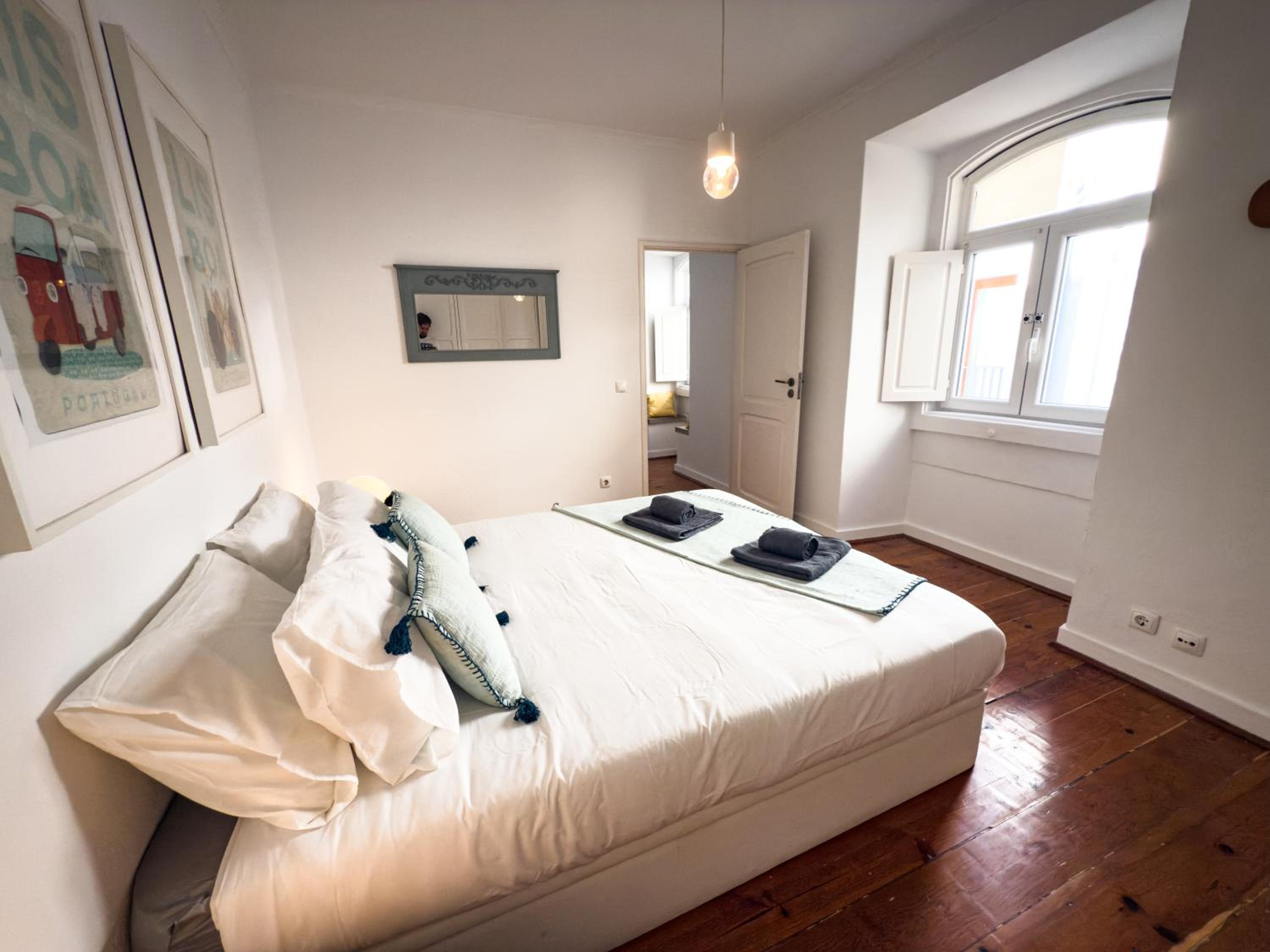 Superb 3 BR Apartment - Beachfront - Old Town Cascais
