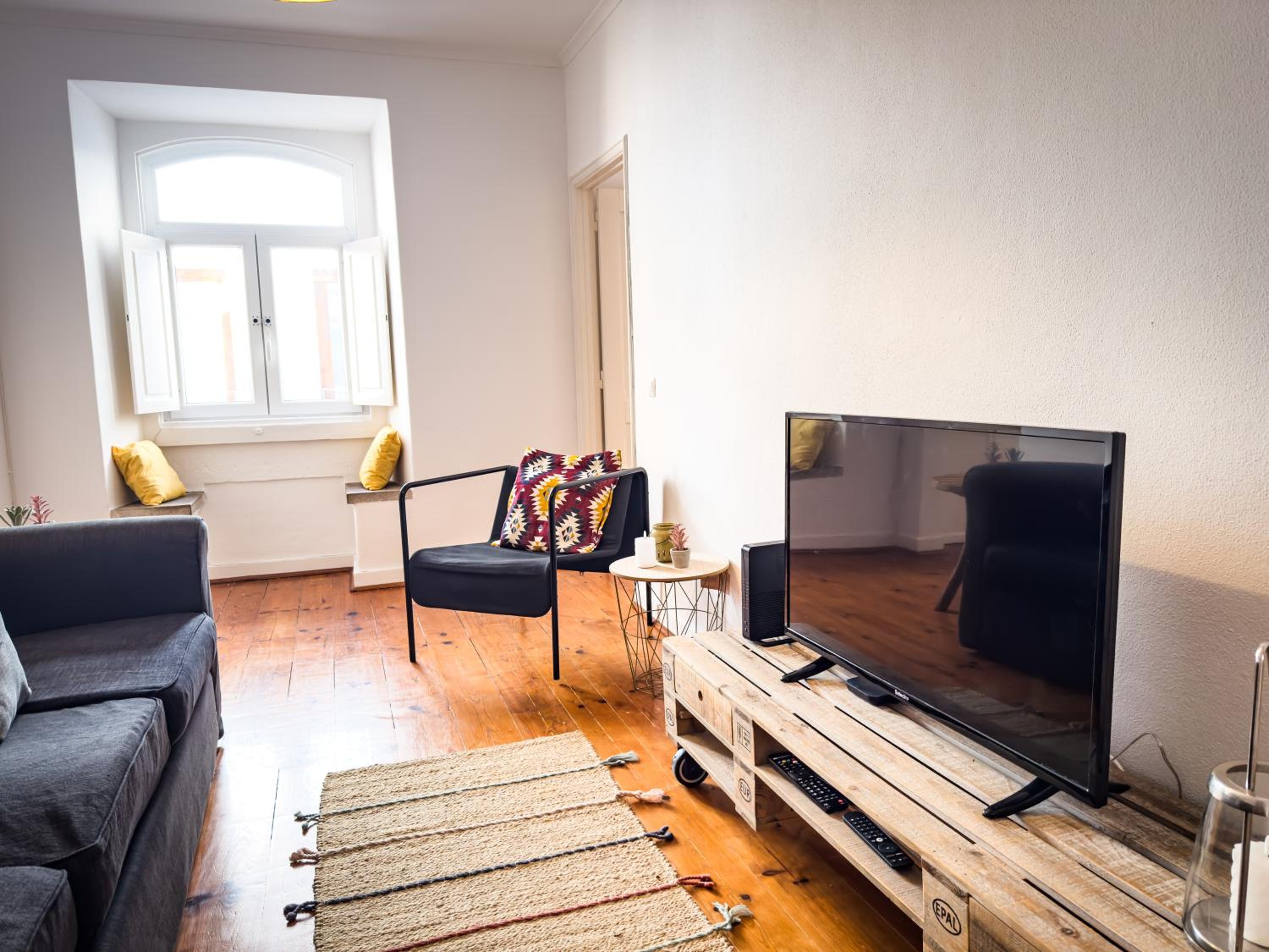 Superb 3 BR Apartment - Beachfront - Old Town Cascais
