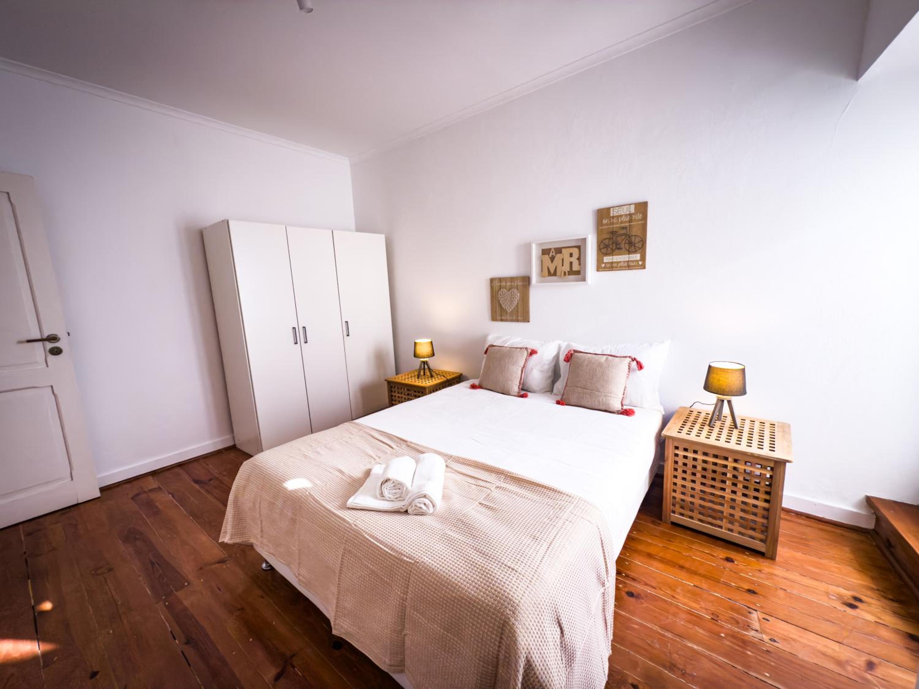Superb 3 BR Apartment - Beachfront - Old Town Cascais