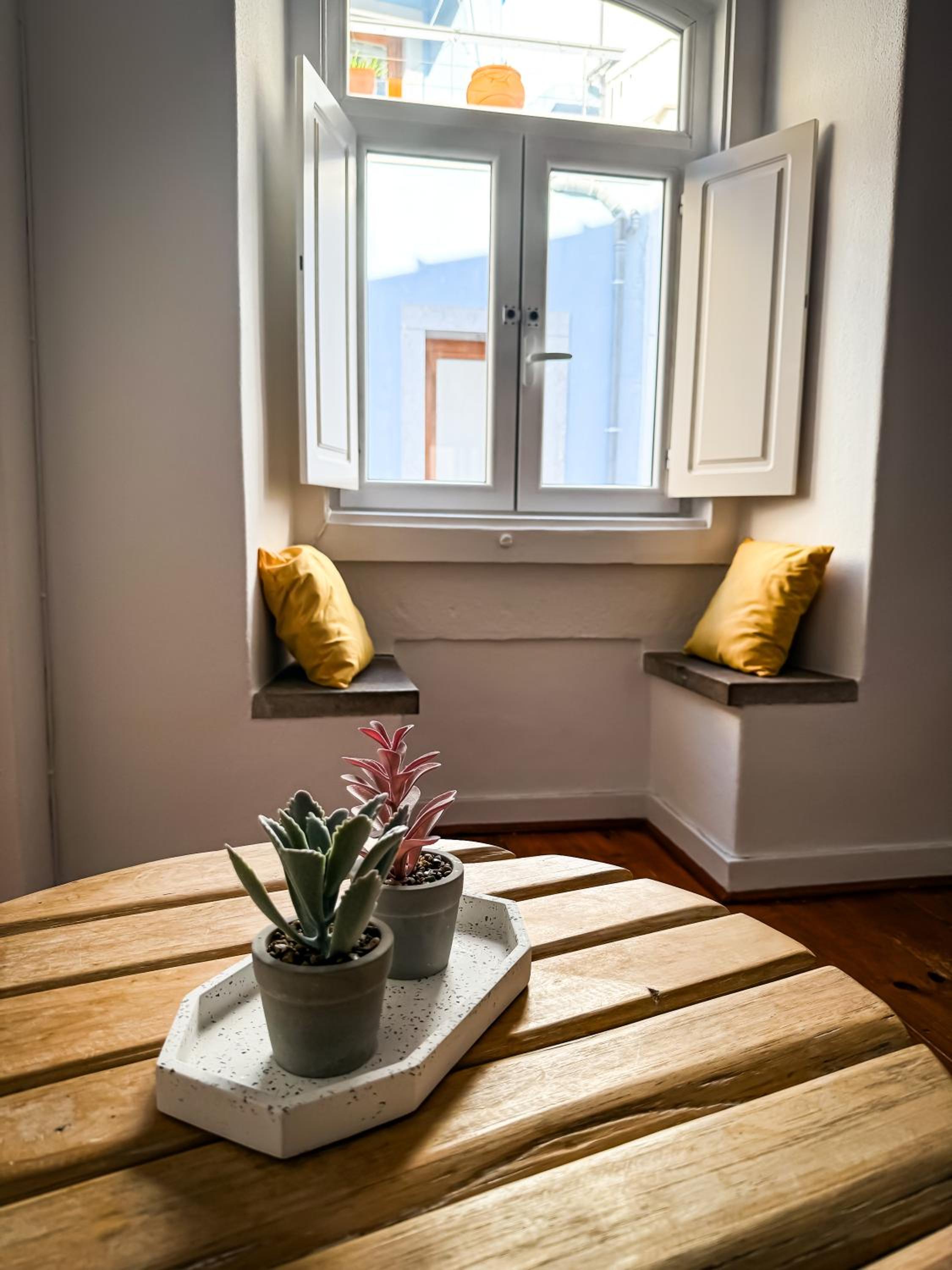 Superb 3 BR Apartment - Beachfront - Old Town Cascais