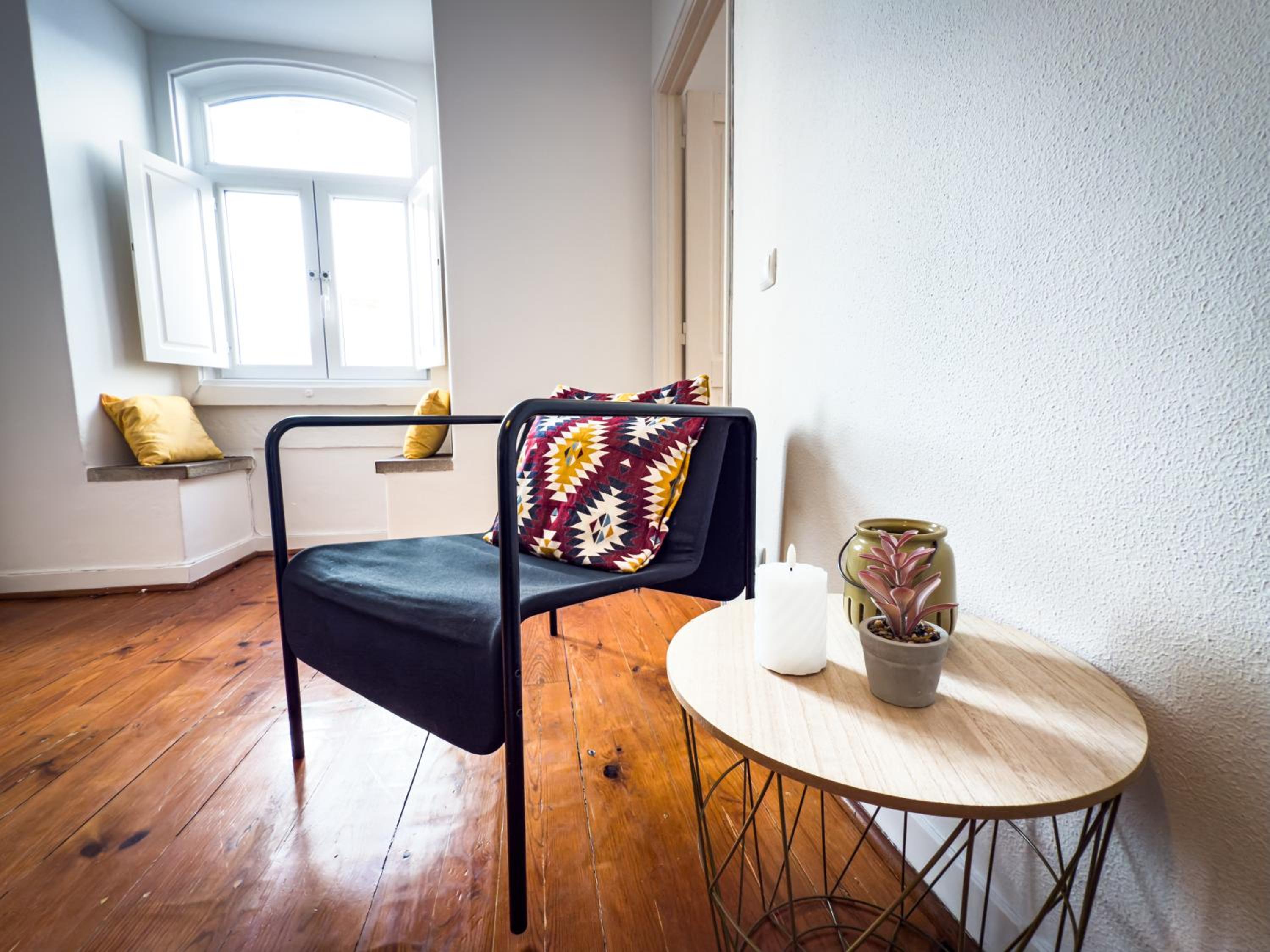 Superb 3 BR Apartment - Beachfront - Old Town Cascais