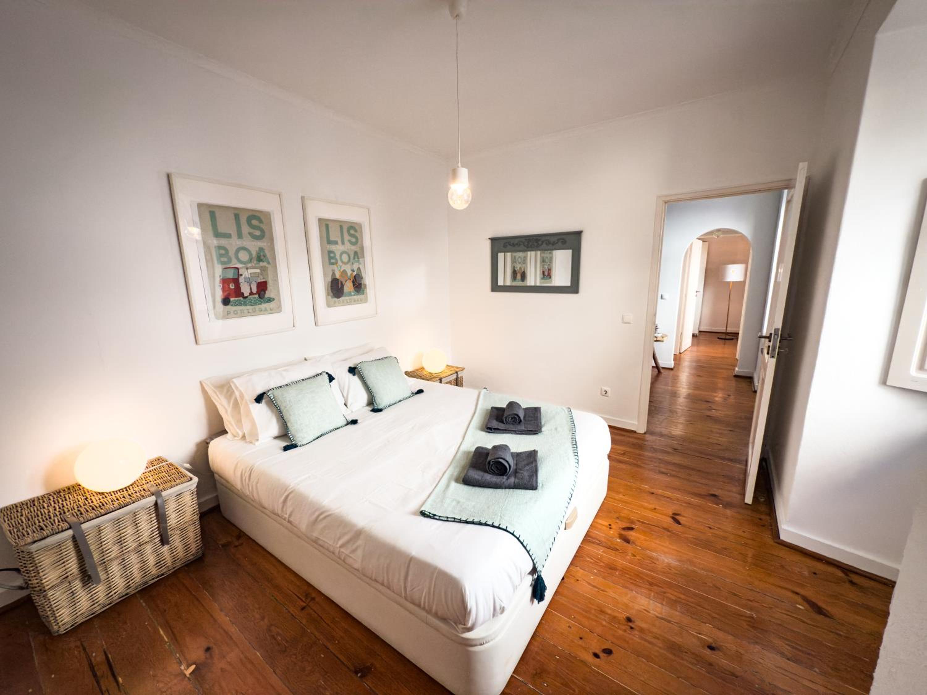 Superb 3 BR Apartment - Beachfront - Old Town Cascais