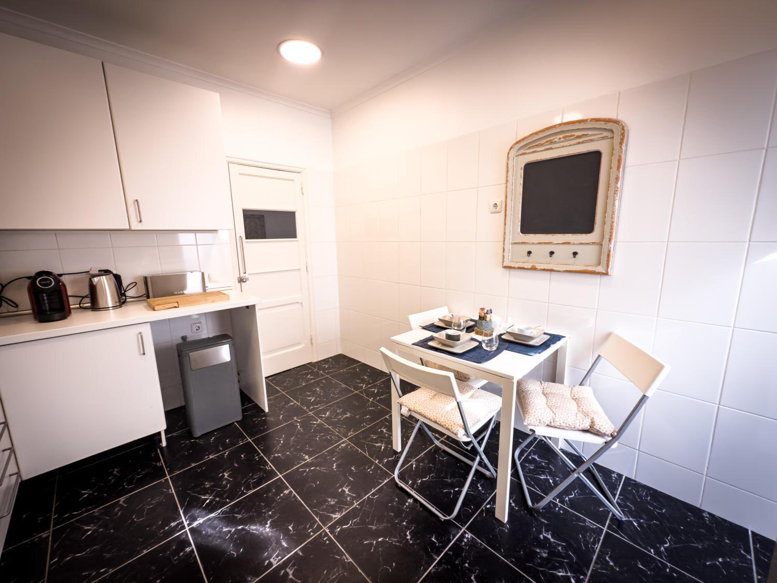 Superb 3 BR Apartment - Beachfront - Old Town Cascais