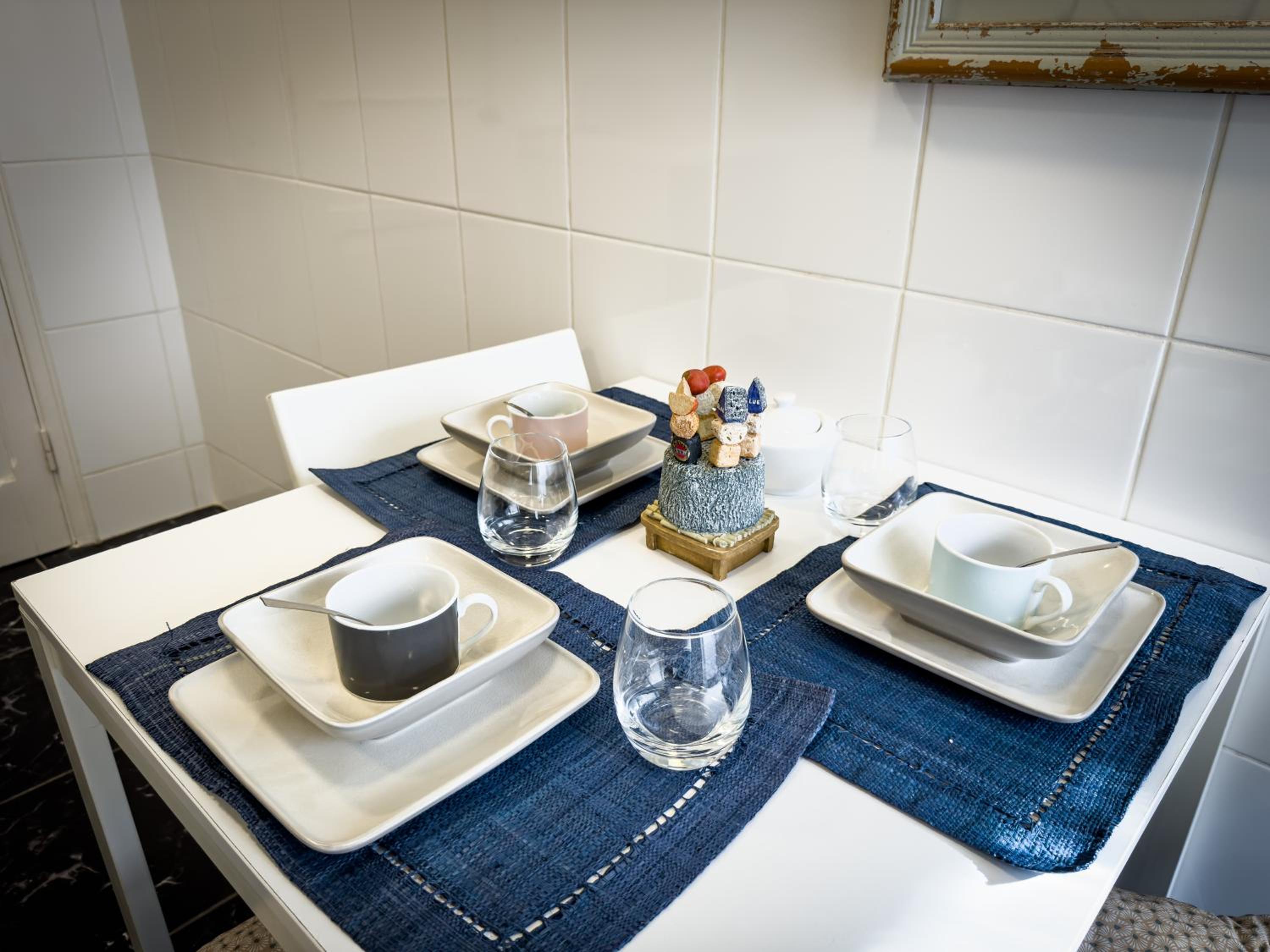 Superb 3 BR Apartment - Beachfront - Old Town Cascais