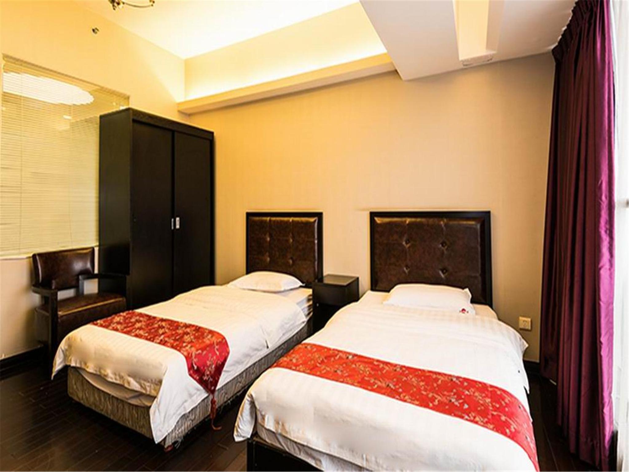 Grand Continental Apartment