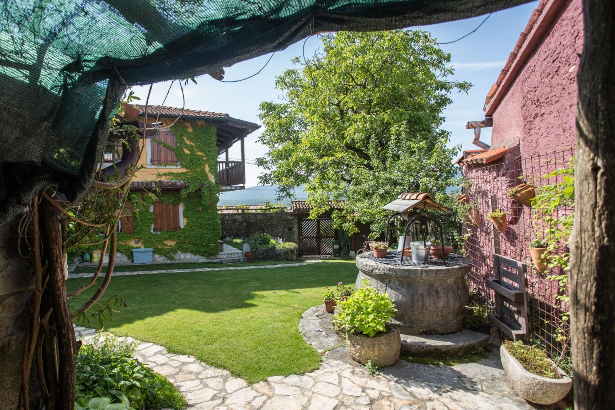 Rozina Vacation House view 5
