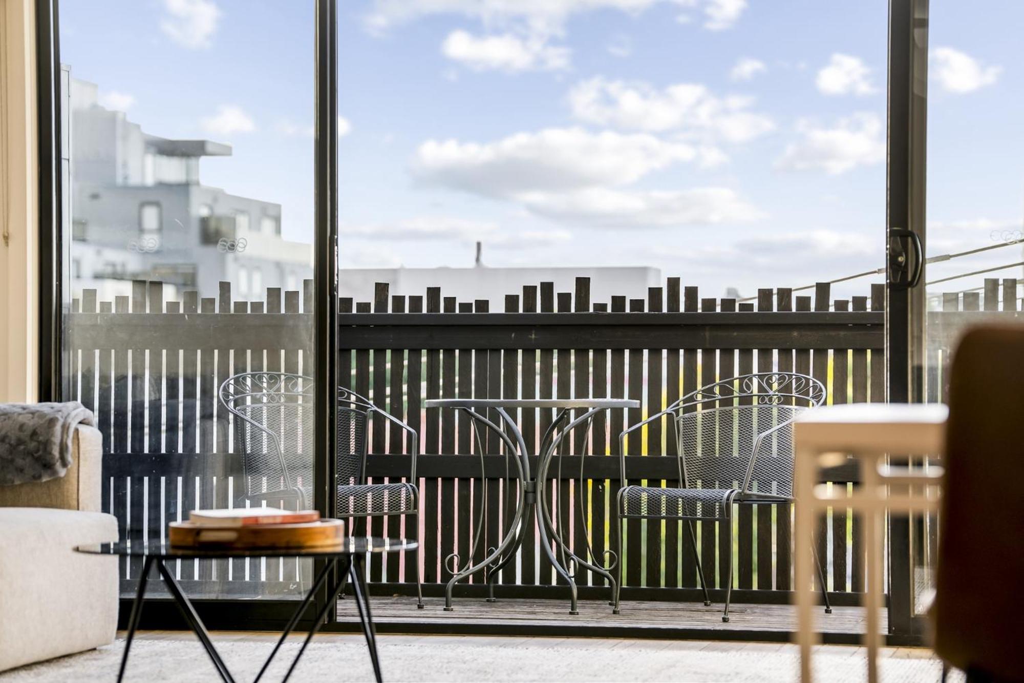 Northcote 3-Bed Townhouse Near Cafés & Shops
