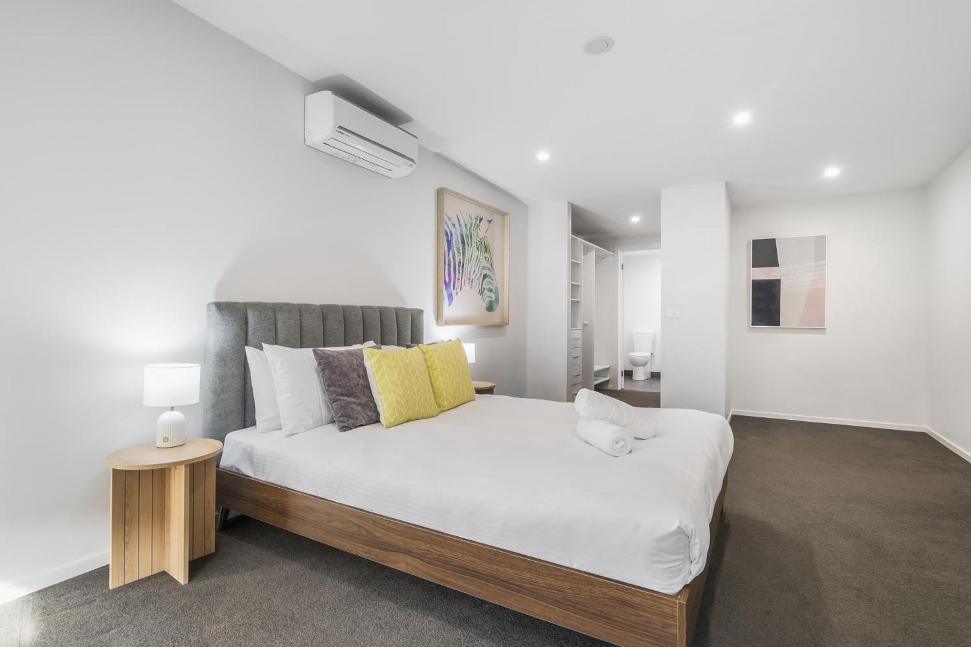 Northcote 3-Bed Townhouse Near Cafés & Shops