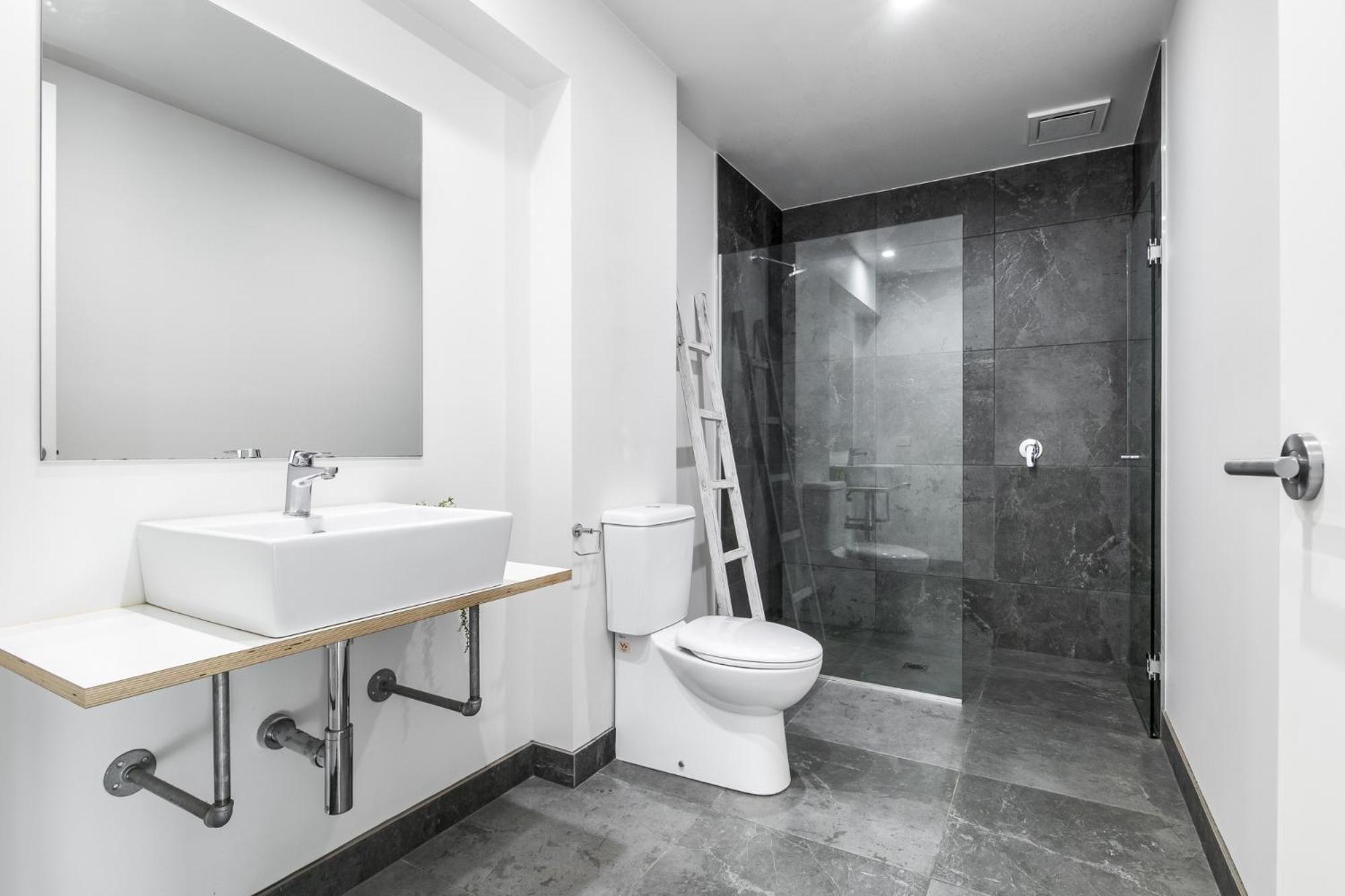 Northcote 3-Bed Townhouse Near Cafés & Shops