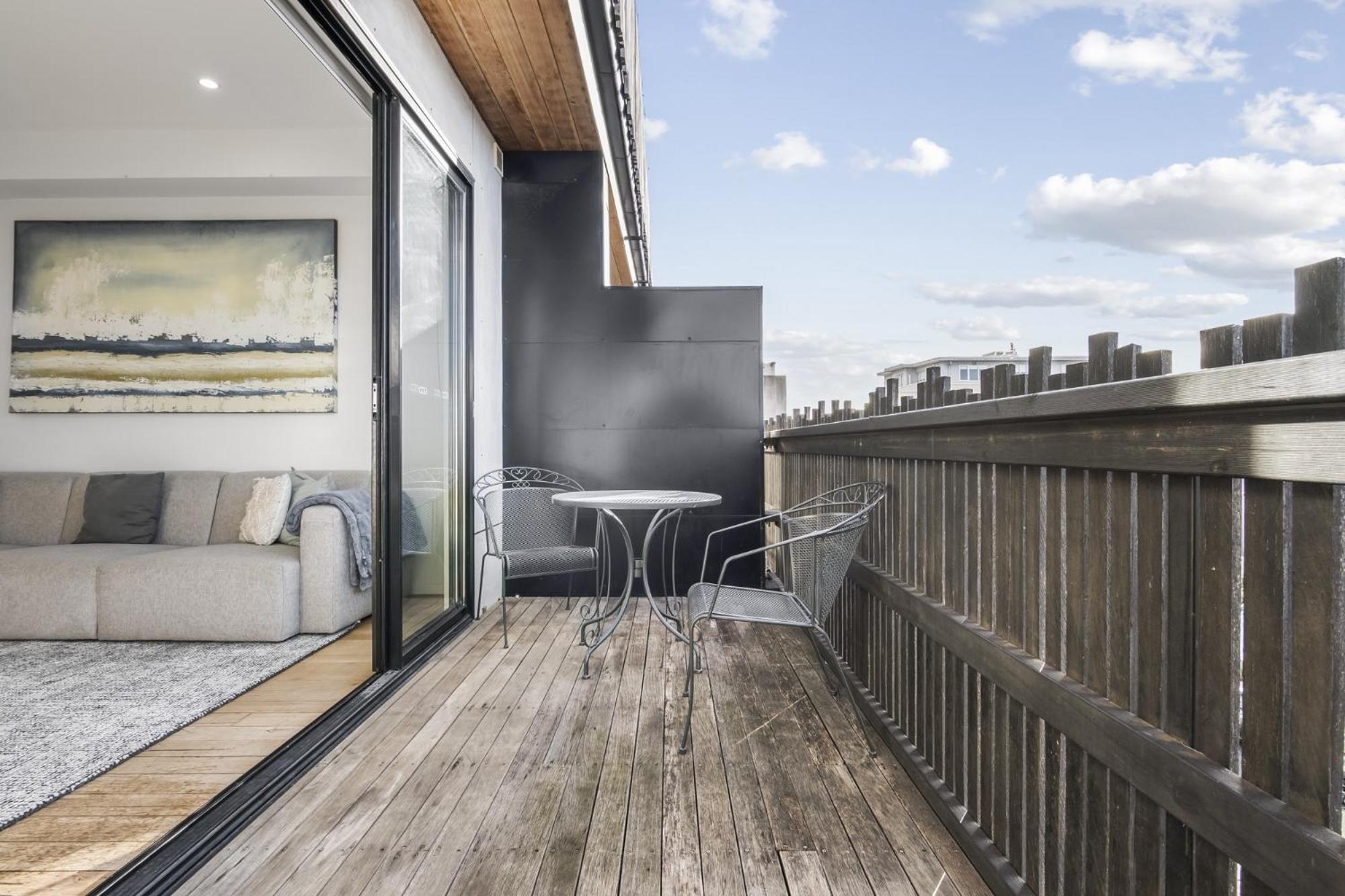 Northcote 3-Bed Townhouse Near Cafés & Shops